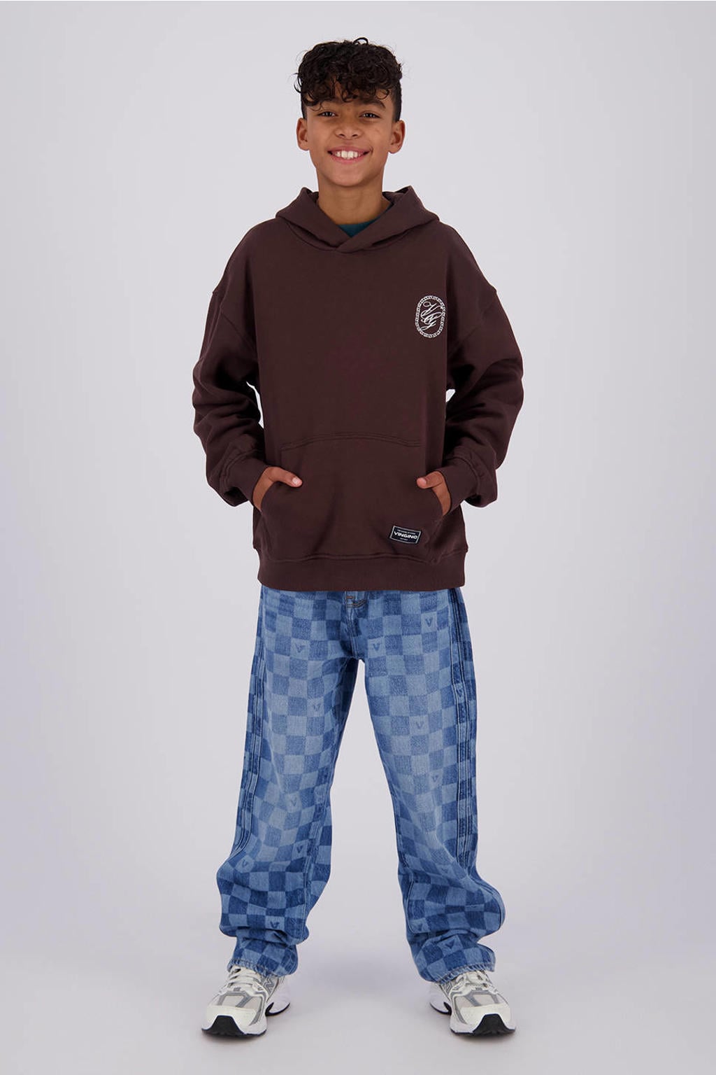 Donkerblauwe jongens Vingino hoodie van sweat materiaal met printopdruk, lange mouwen en capuchon