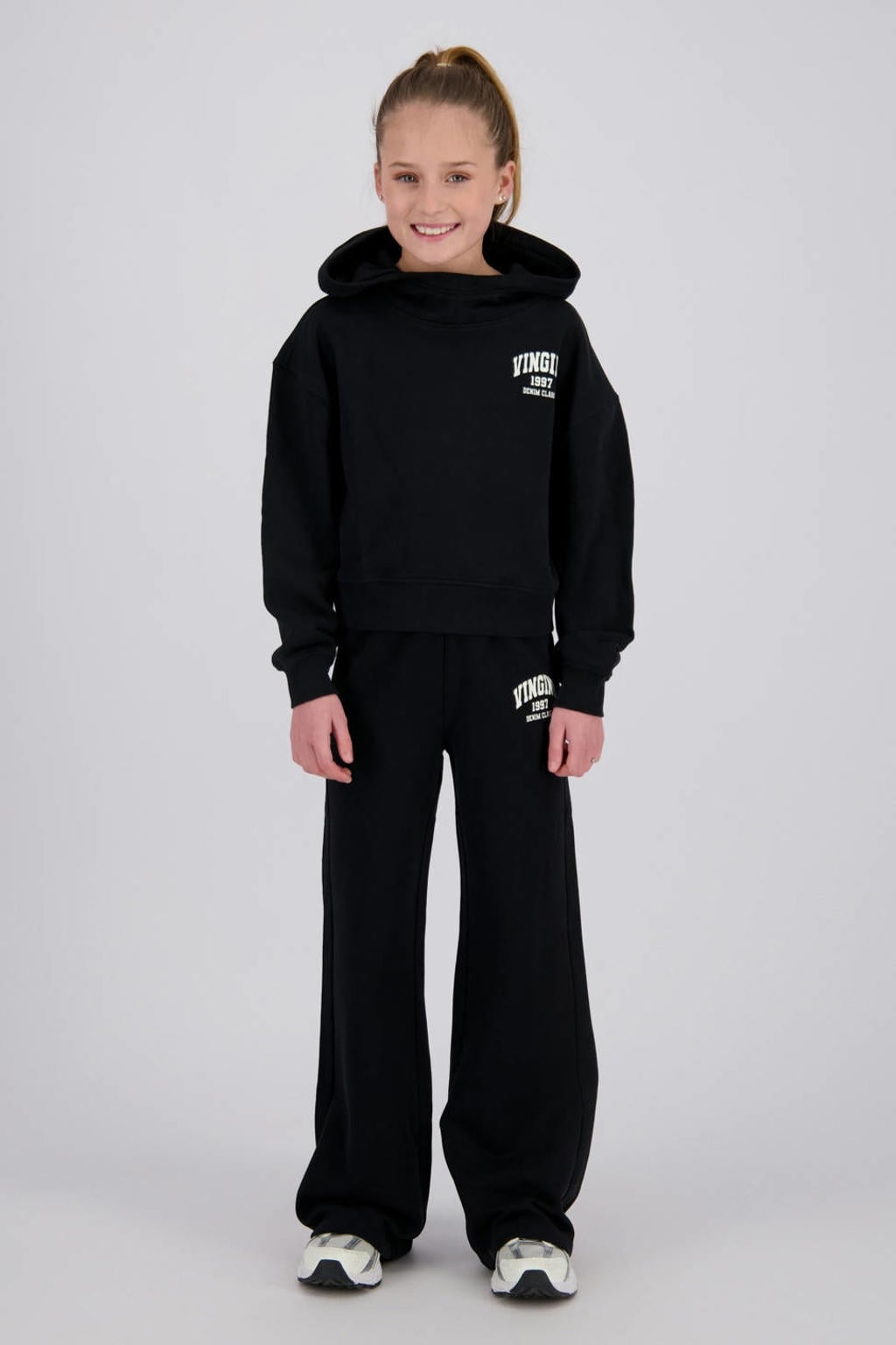 Zwarte meisjes Vingino oversized hoodie van sweat materiaal met logo dessin, lange mouwen en capuchon