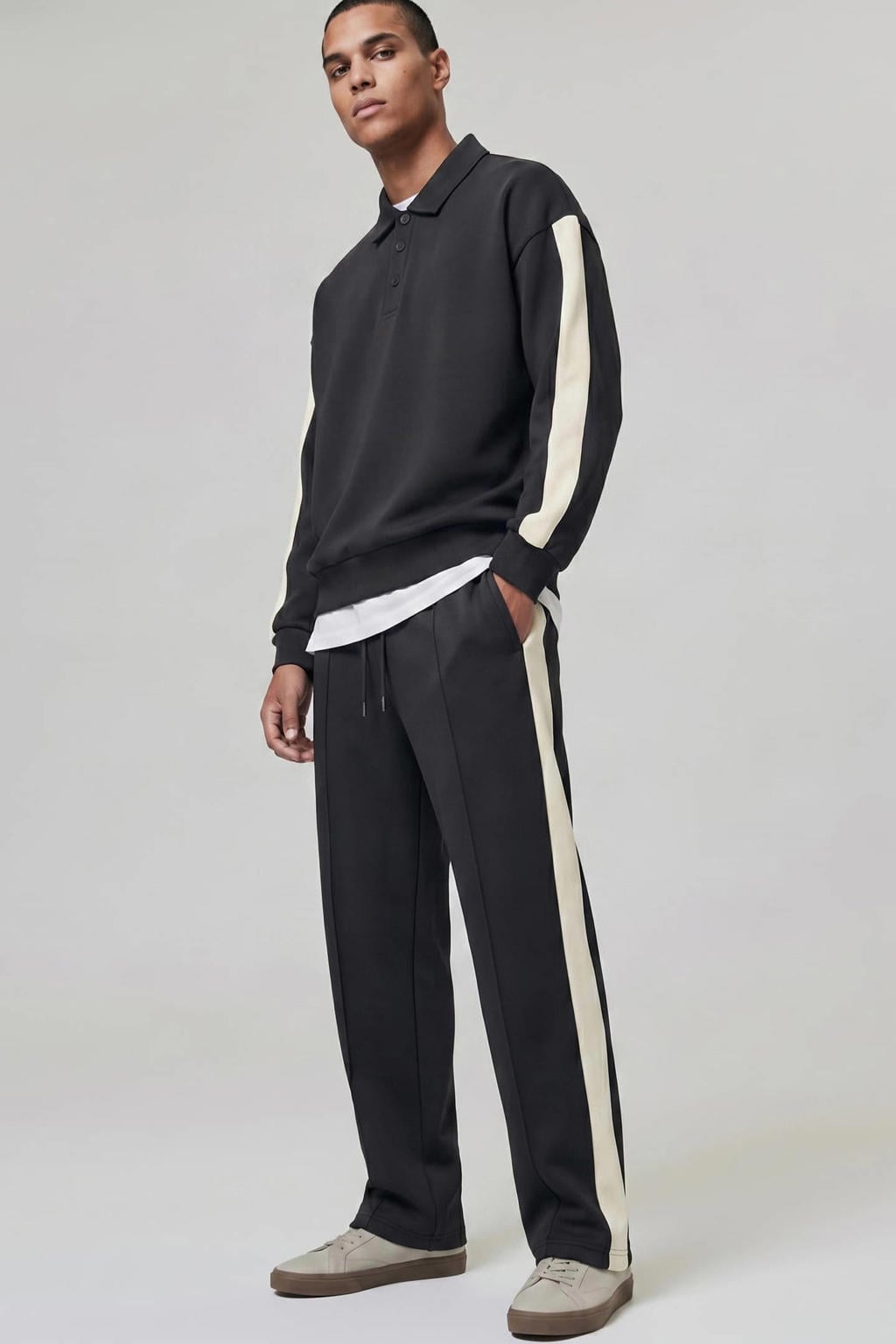Urban Classics relaxed fit gestreepte piqué joggingbroek - zwart