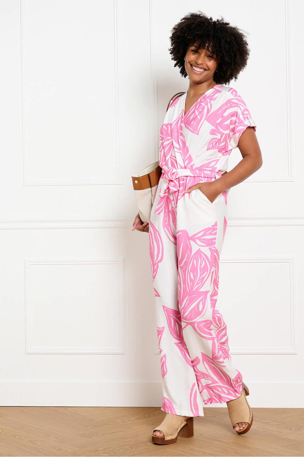 LOLALIZA gebloemde jumpsuit roze