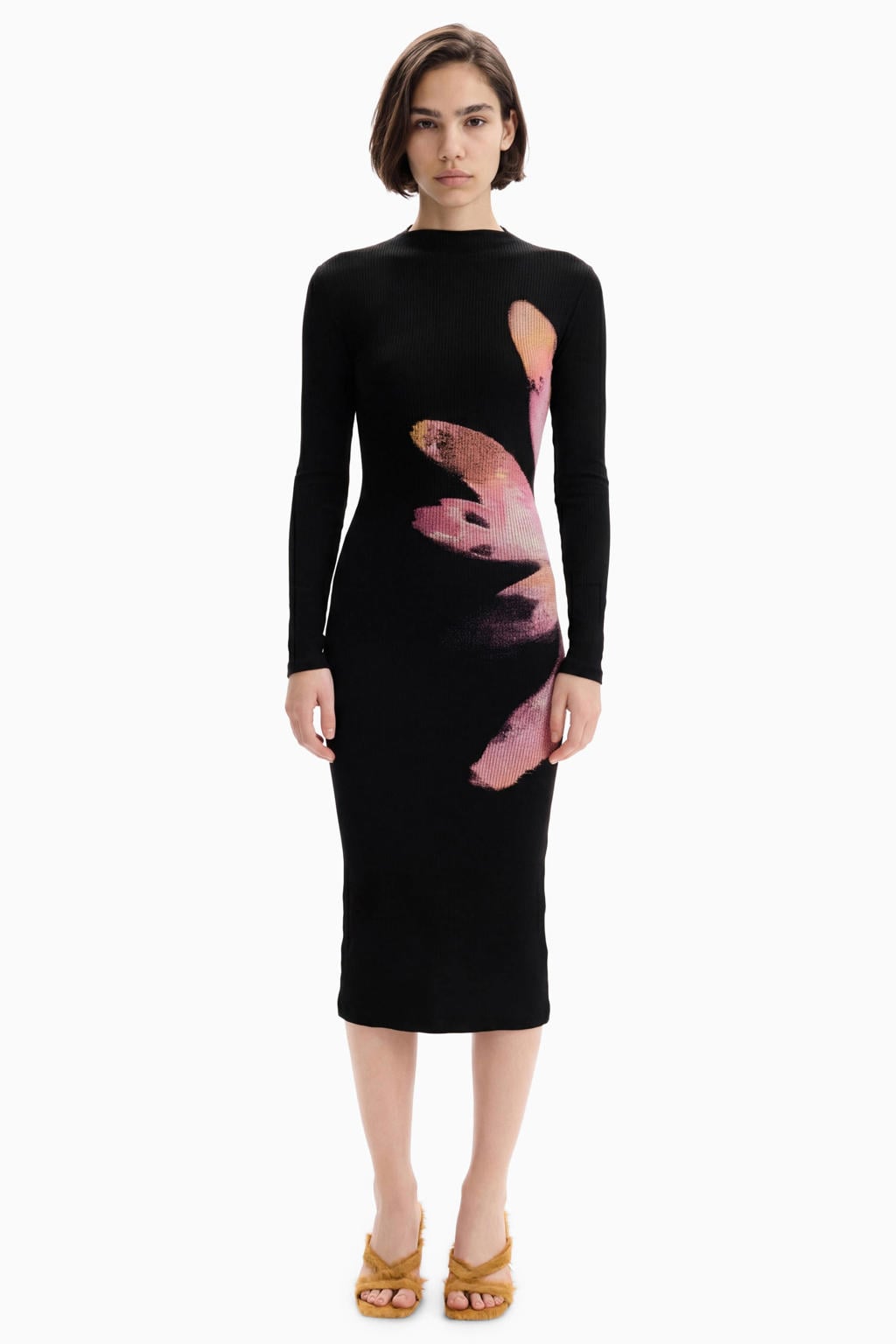 Zwart en roze dames Desigual gebloemde midi jurk van viscose met lange mouwen en ronde hals