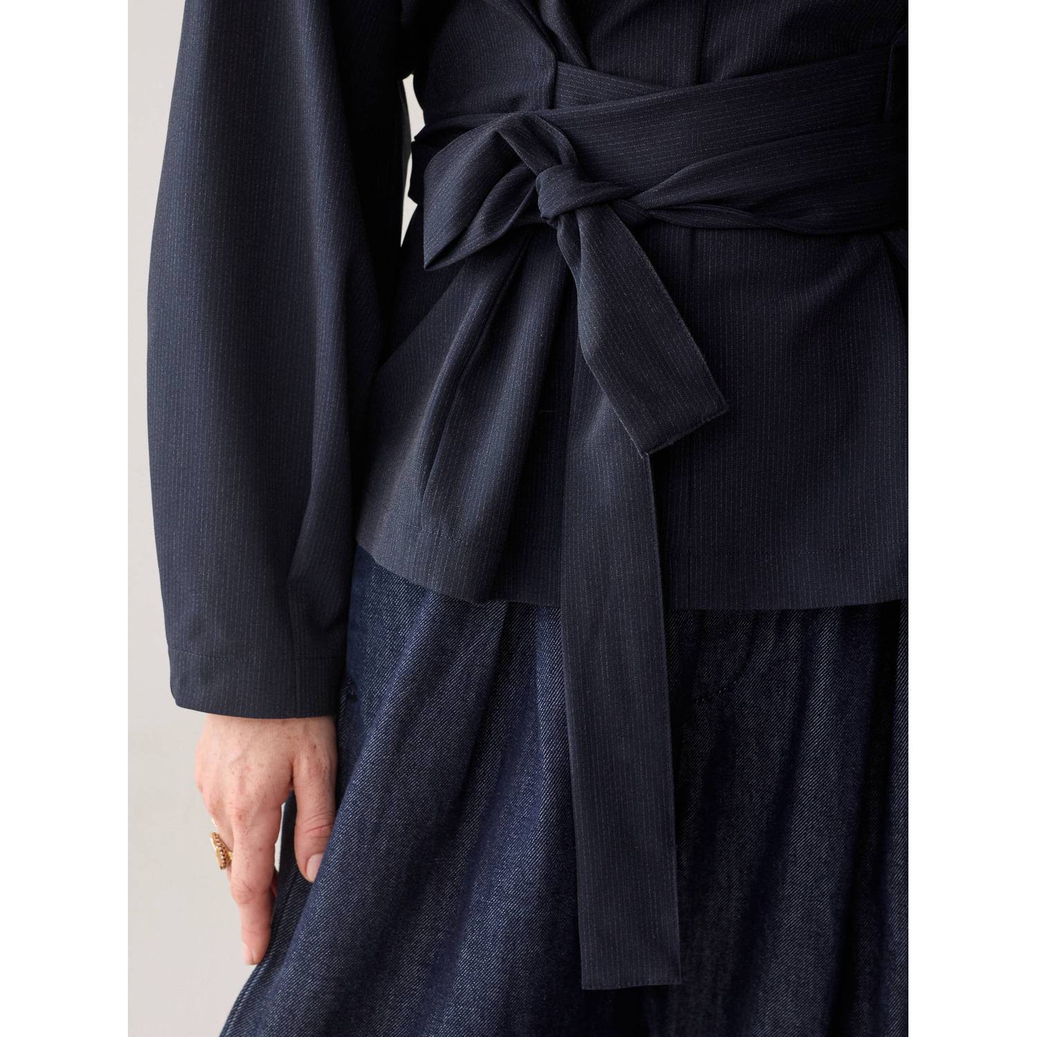 Summum getailleerde top met krijtstreep donkerblauw