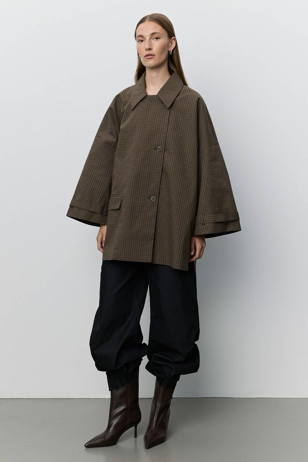 Bruine dames Sofie Schnoor katoenen geruite trenchcoat met lange mouwen, klassieke kraag en knoopsluiting
