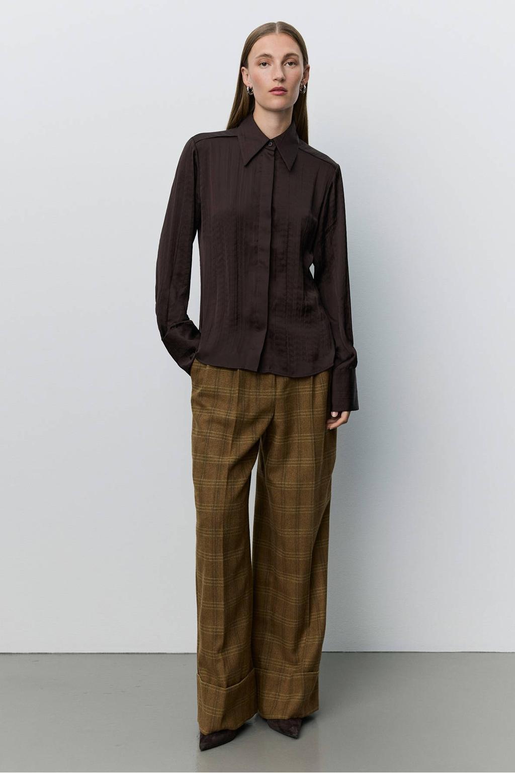 Donkerblauwe dames Sofie Schnoor plissé blouse van polyester met effen, lange mouwen, klassieke kraag en knoopsluiting