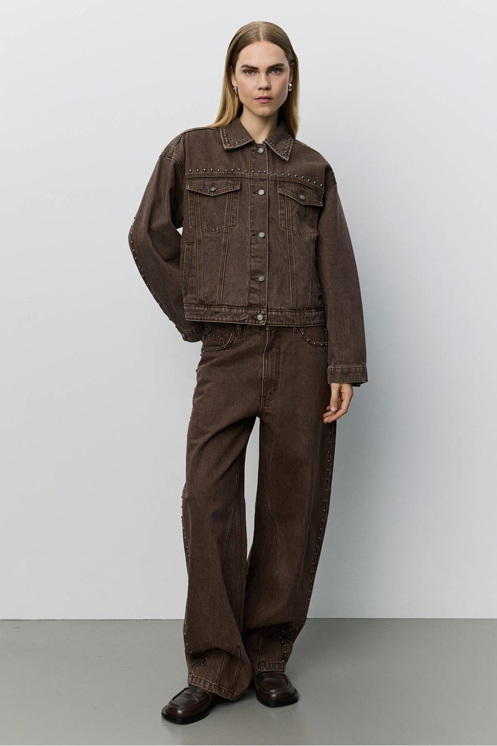 Bruine dames Sofie Schnoor spijkerjas van denim met effen, lange mouwen, klassieke kraag, knoopsluiting en studs