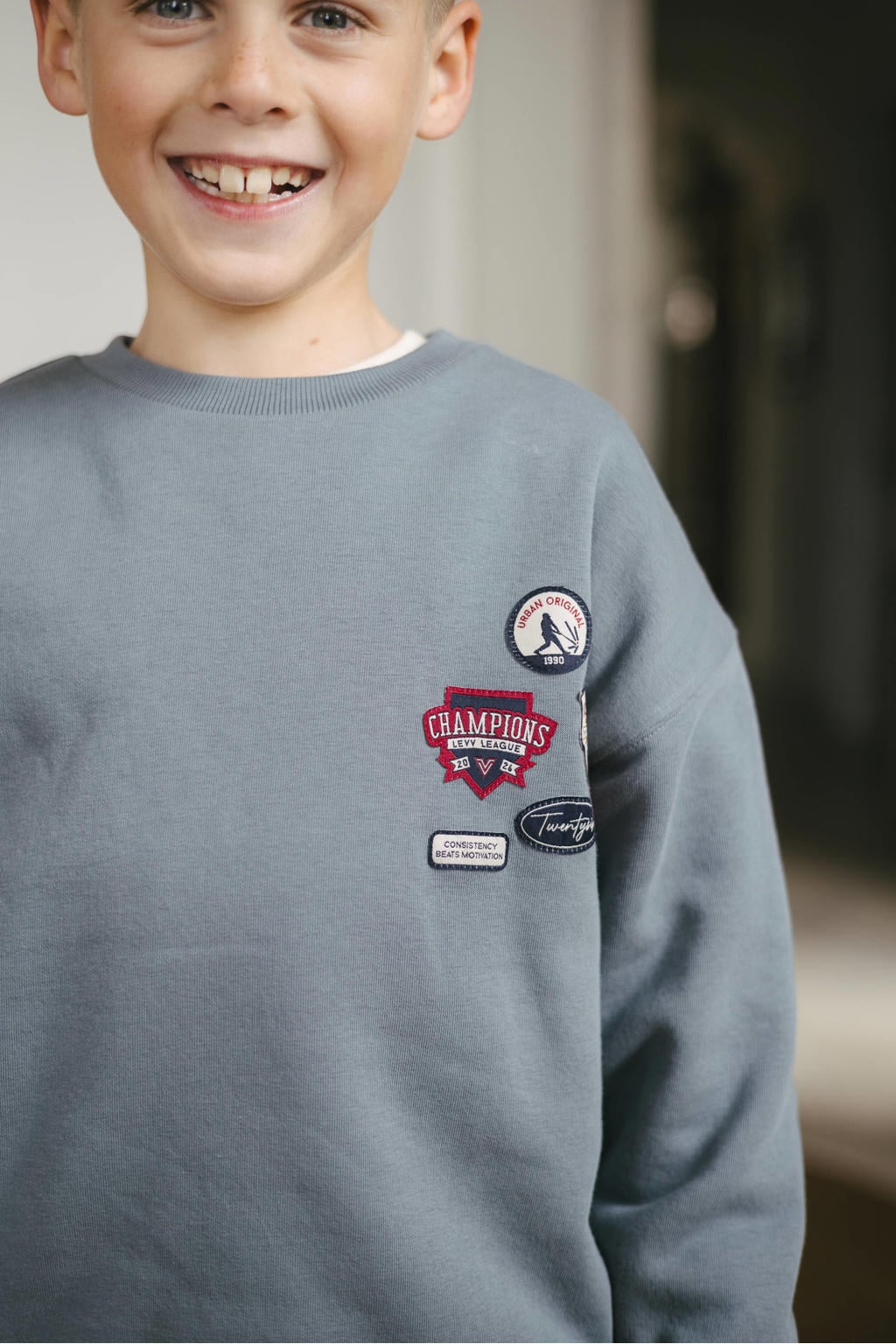 Blauwe jongens LEVV sweater van katoen met effen, lange mouwen, ronde hals en borduursels