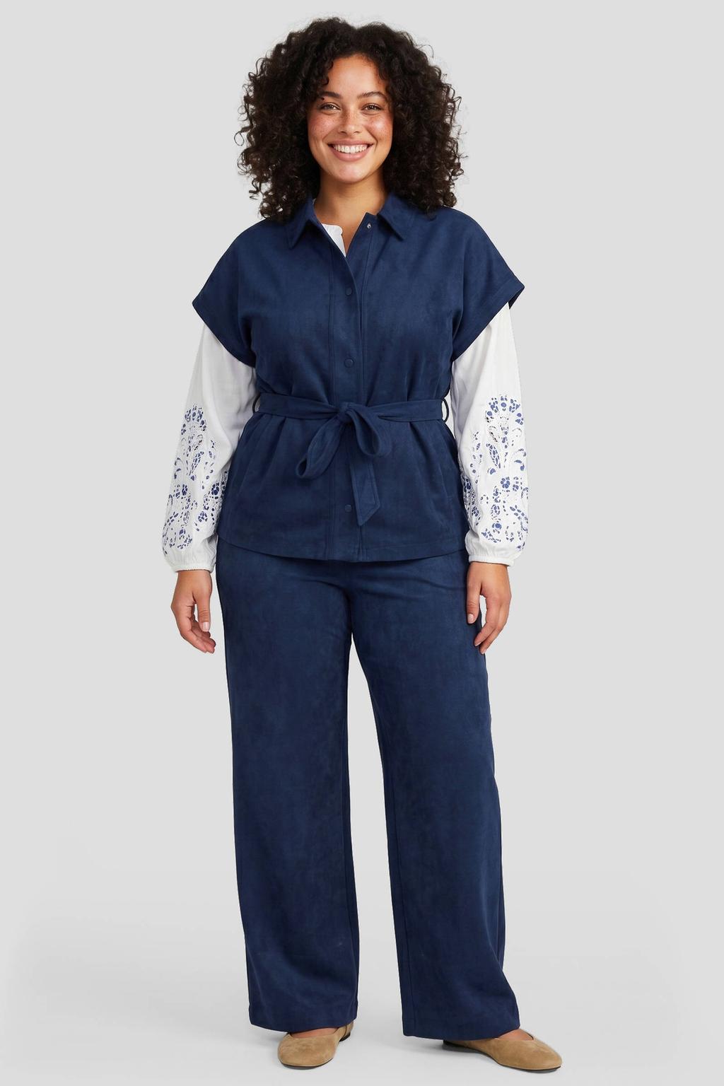 Donkerblauwe dames Exxcellent suèdelook gilet Plus Size met effen, klassieke kraag, drukknoopsluiting en ceintuur