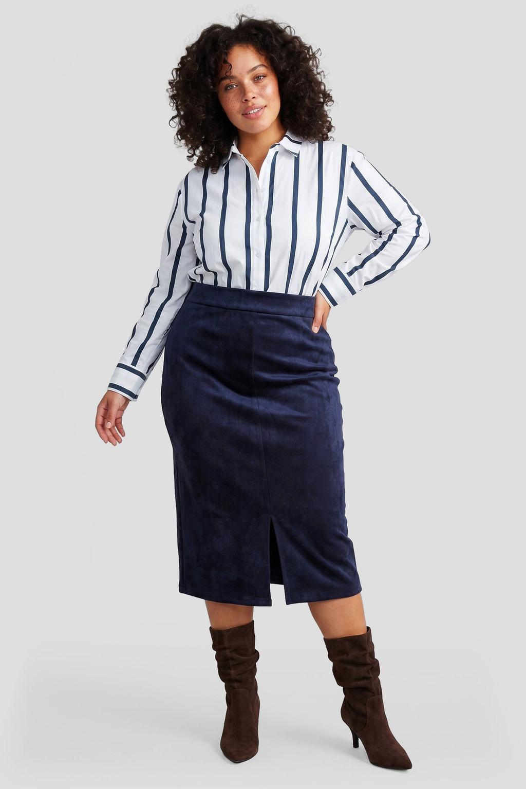 Donkerblauwe dames Exxcellent suèdelook midi rok Plus Size voorzien van elastische tailleband