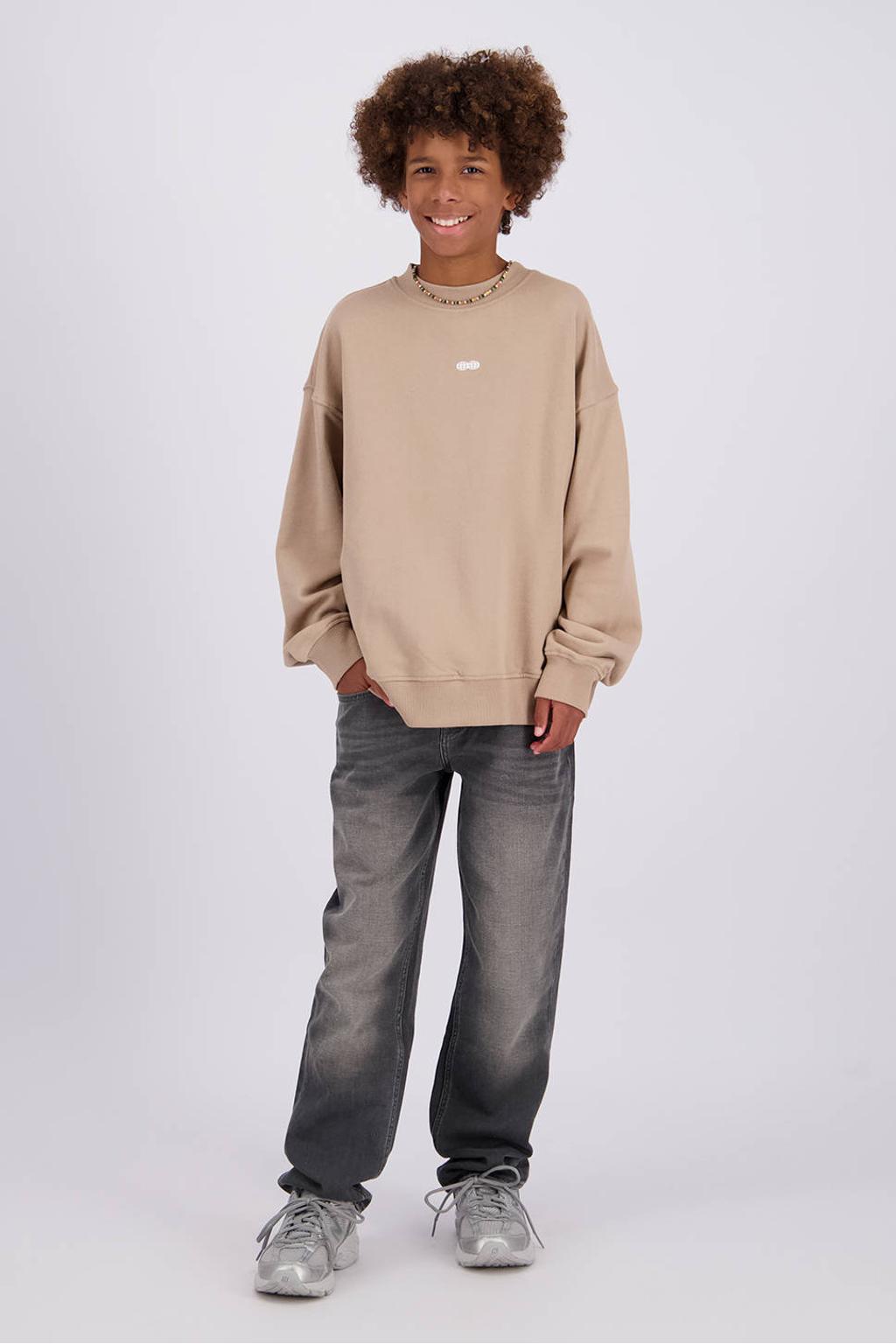 Bruine jongens Raizzed sweater met backprint, lange mouwen, ronde hals en geribde boorden
