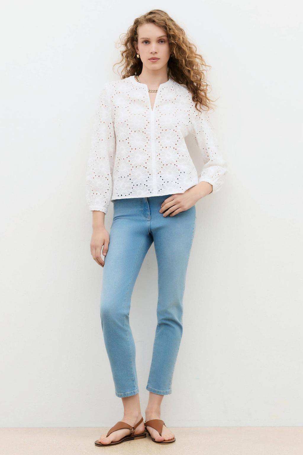 Witte dames Caroll broderie blouse van katoen met effen, lange mouwen, V-hals en knoopsluiting