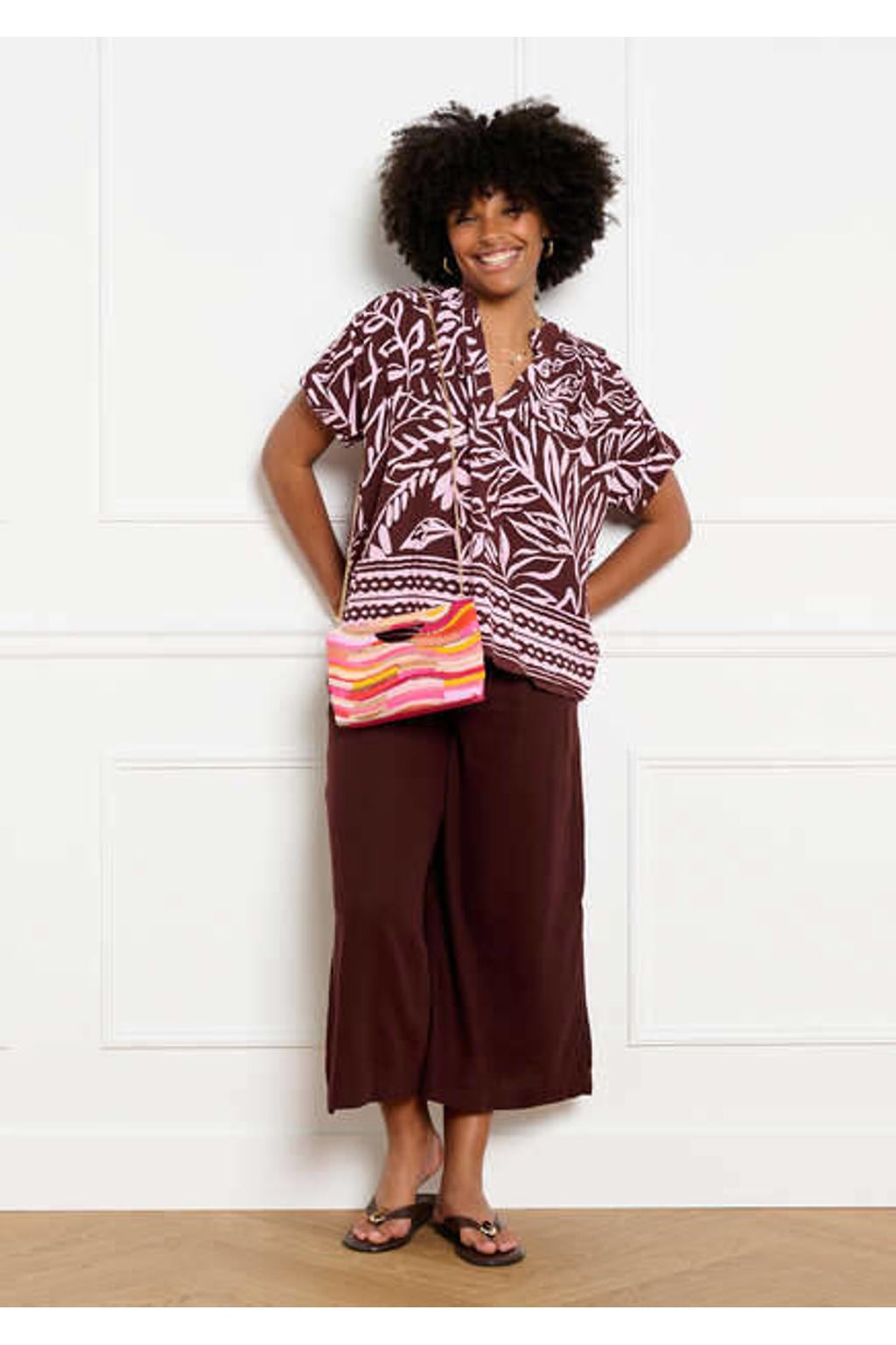 Bruin en roze dames LOLALIZA gebloemde blouse van viscose met korte mouwen, klassieke kraag en knoopsluiting