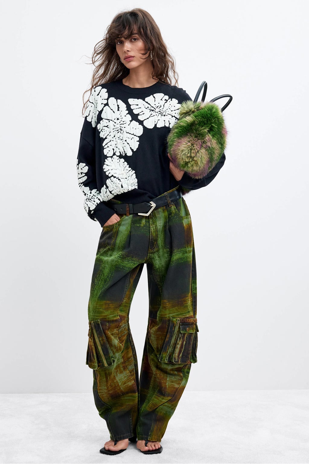 Zwart en witte dames Desigual pullover en wol met lange mouwen en ronde hals