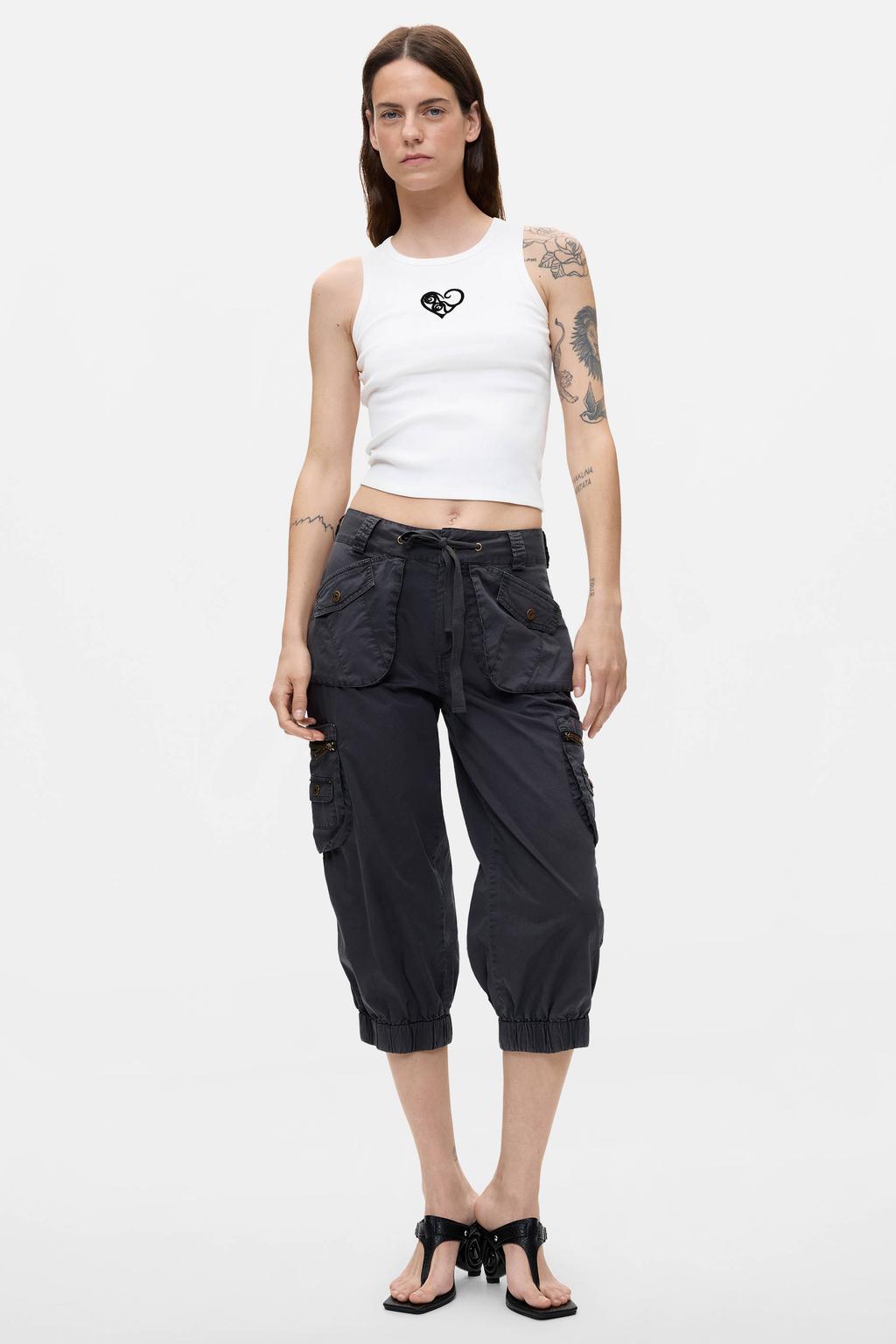 Wit en zwarte dames Desigual top met ronde hals en borduursels