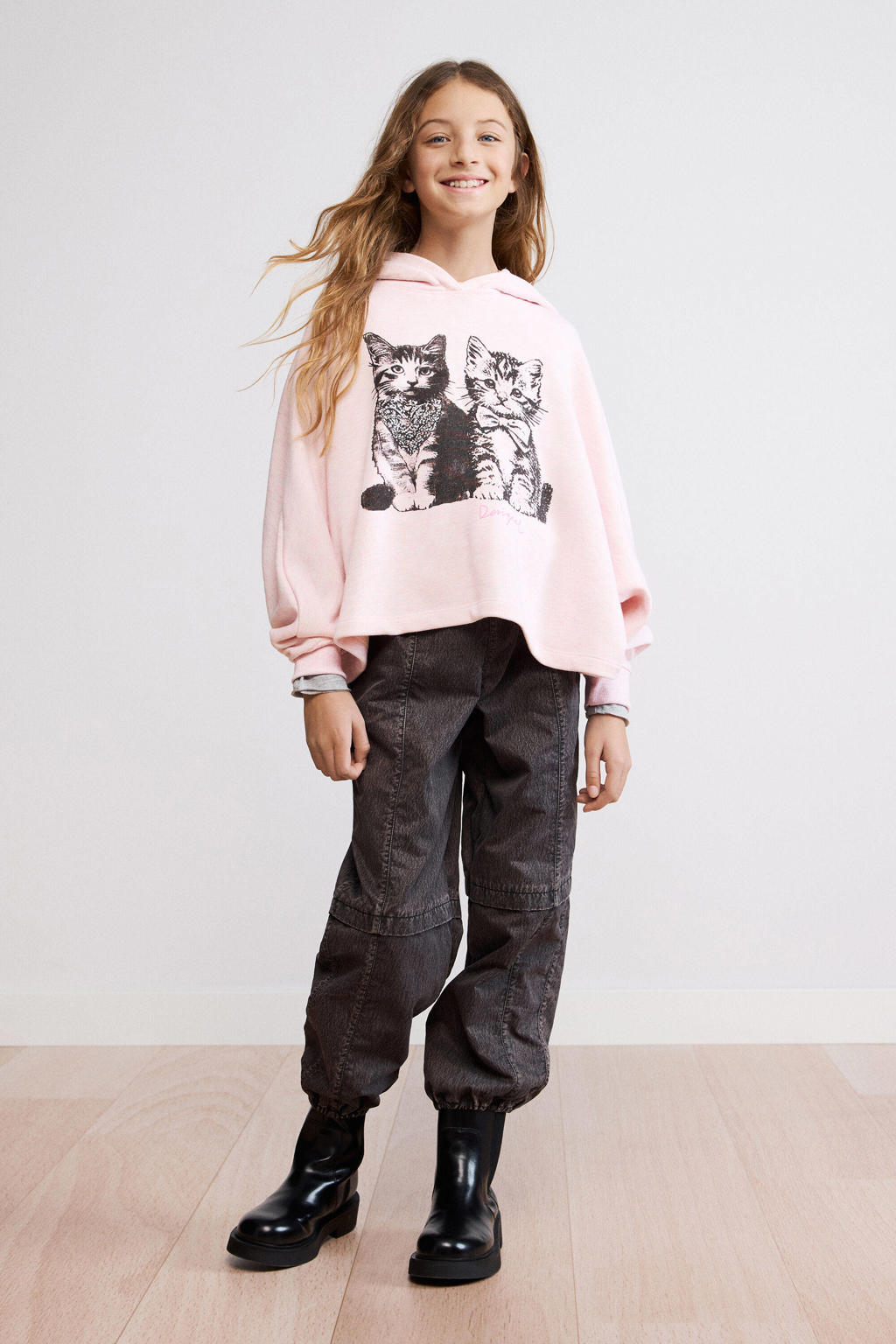 Lichtroze meisjes Desigual hoodie van sweat materiaal met printopdruk, lange mouwen en capuchon