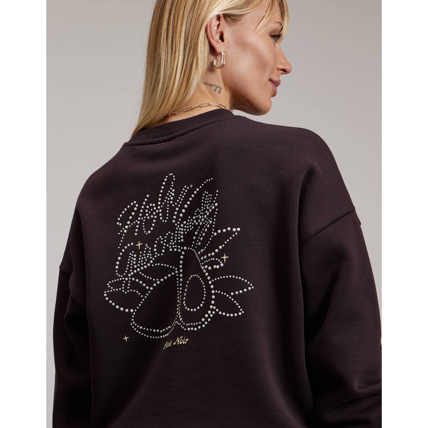 Pink Noir katoenen sweater met strass-steentjes en backprint bruin