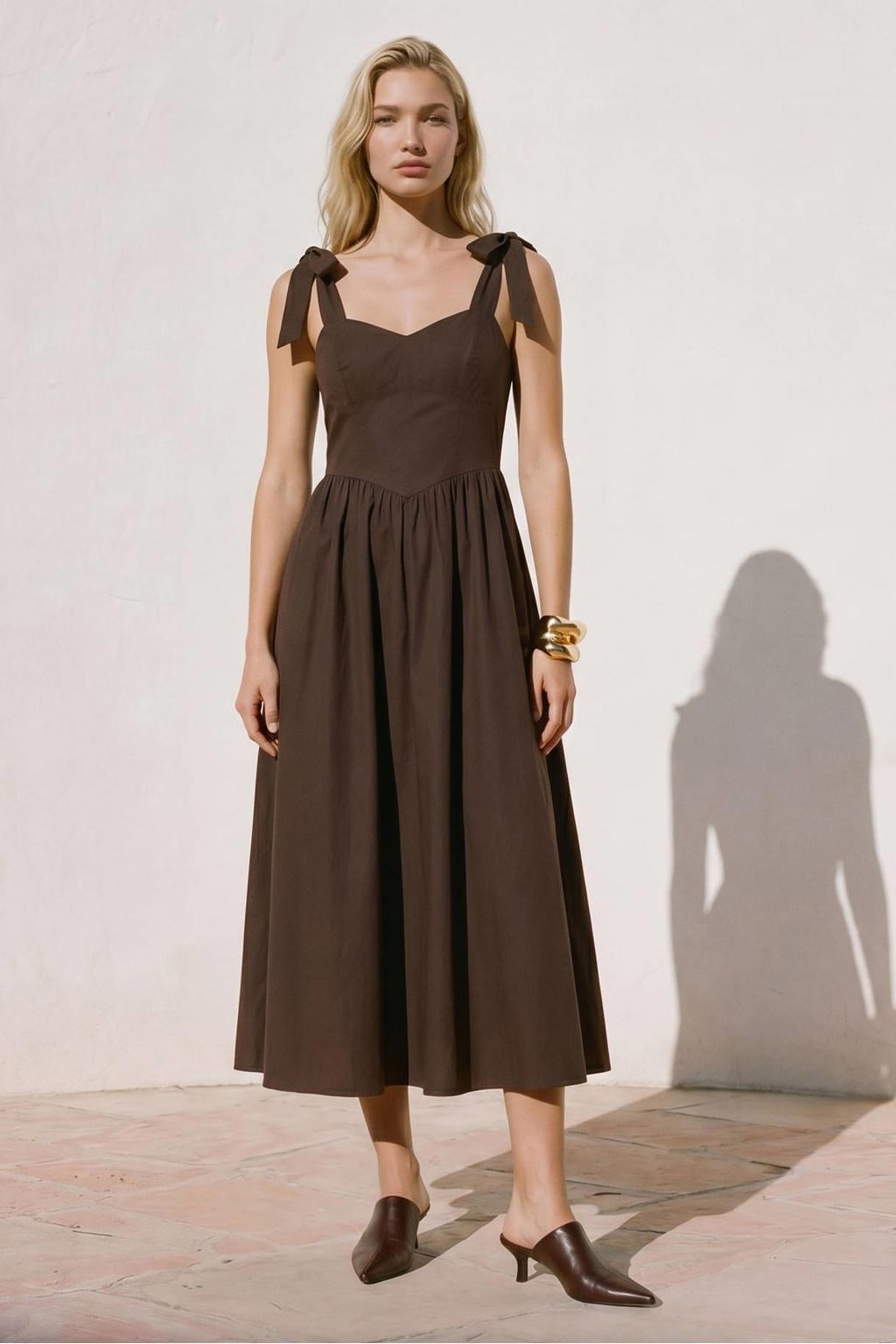 Bruine dames VERO MODA katoenen midijurk met hartvormige hals, striksluiting en geweven detail
