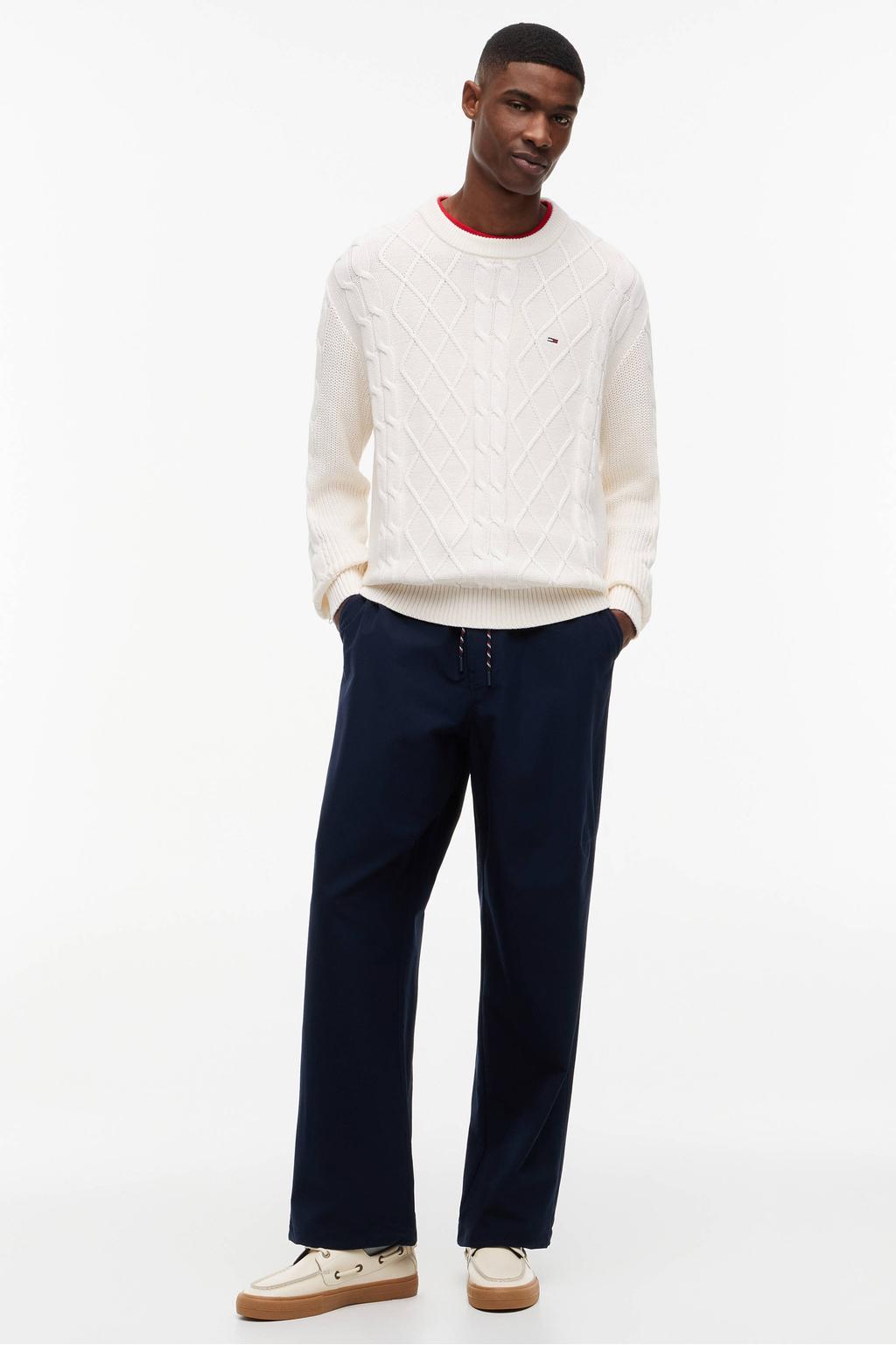 Ecru heren Tommy Jeans katoenen regular fit kabeltrui offwhite met lange mouwen en ronde hals