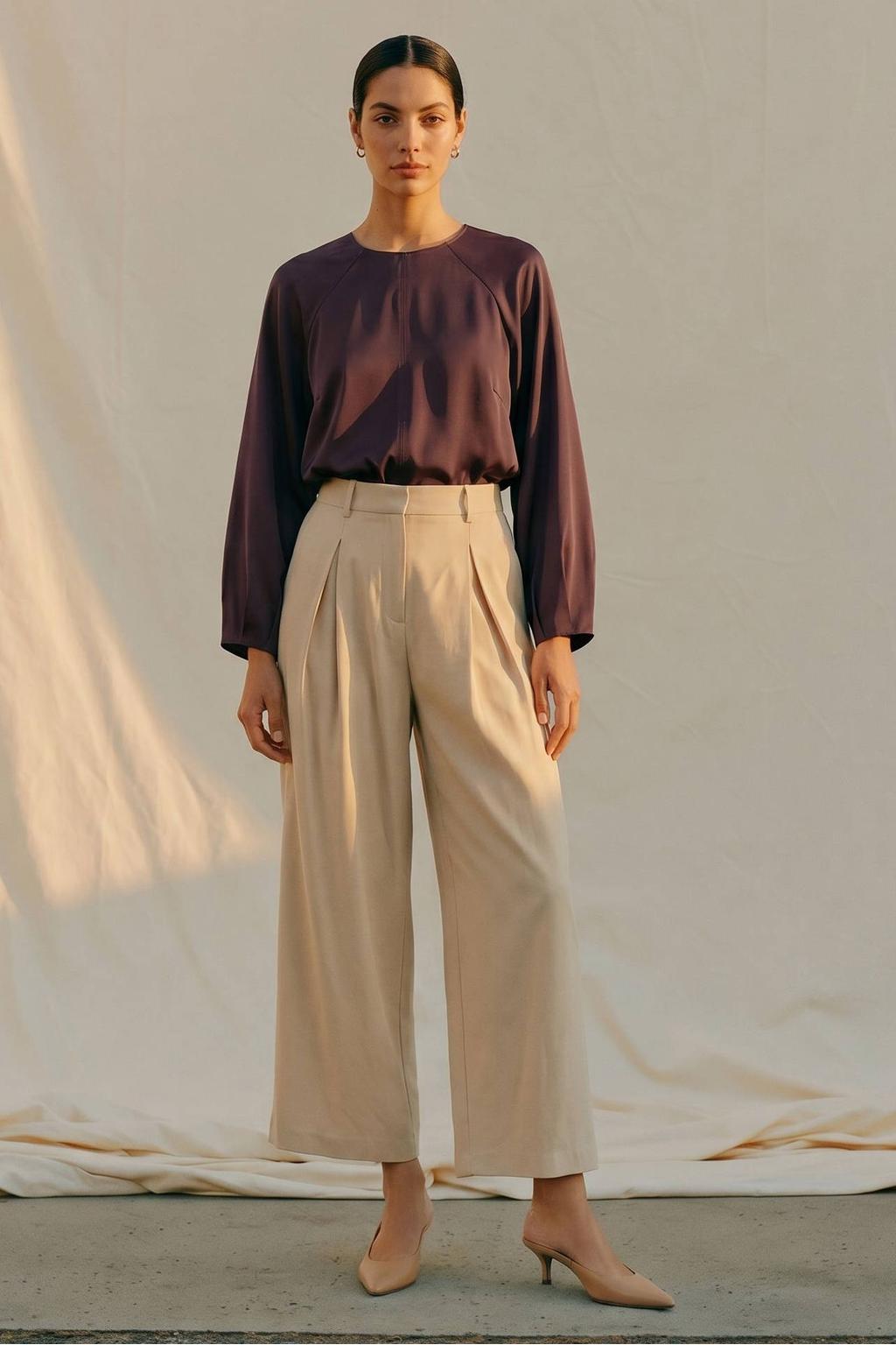 Aubergine dames AWARE blousetop van viscose met effen, lange mouwen, ronde hals en ritssluiting