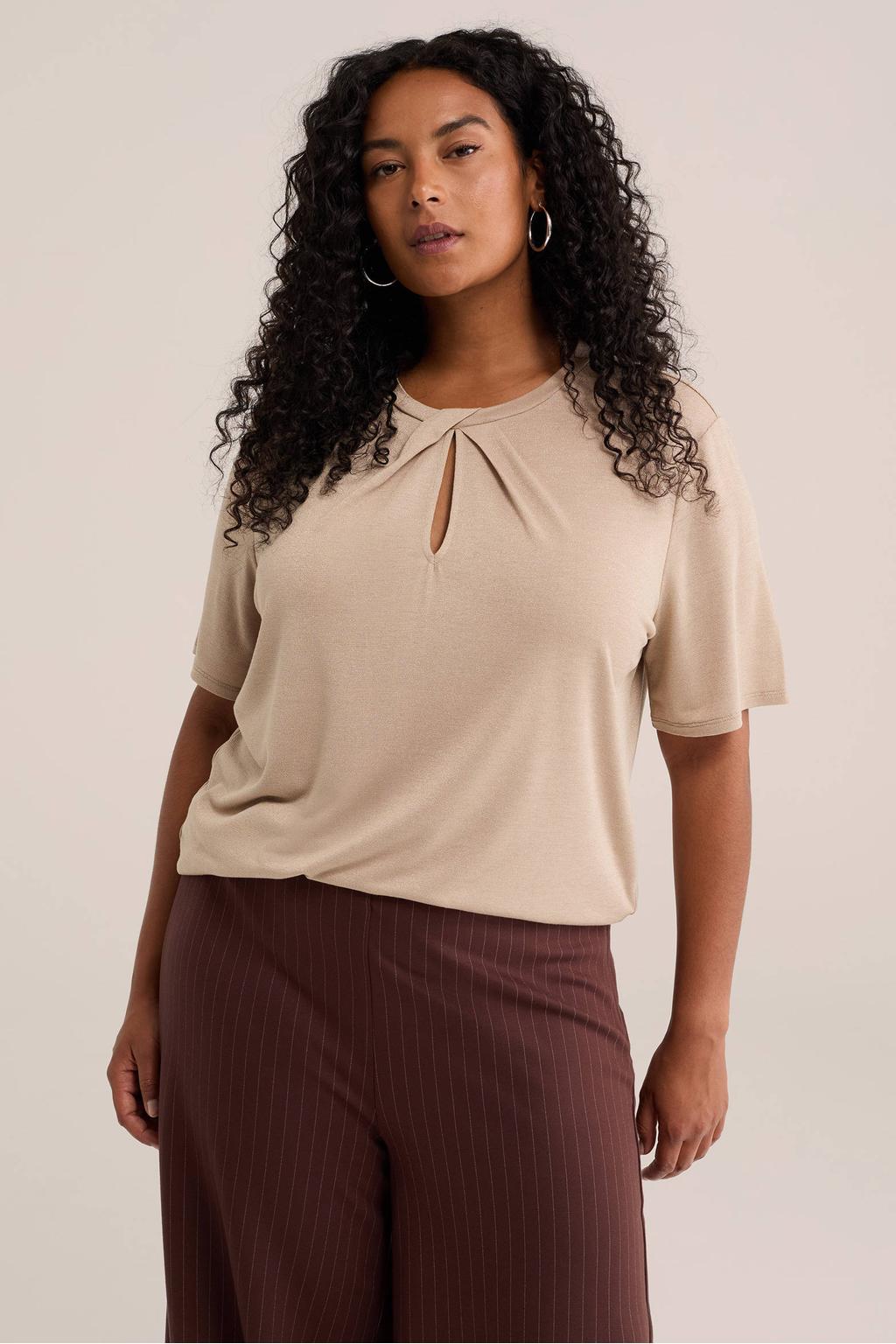 Zandkleurige dames WE Fashion Curve top van viscose met effen, korte mouwen, ronde hals en lurex