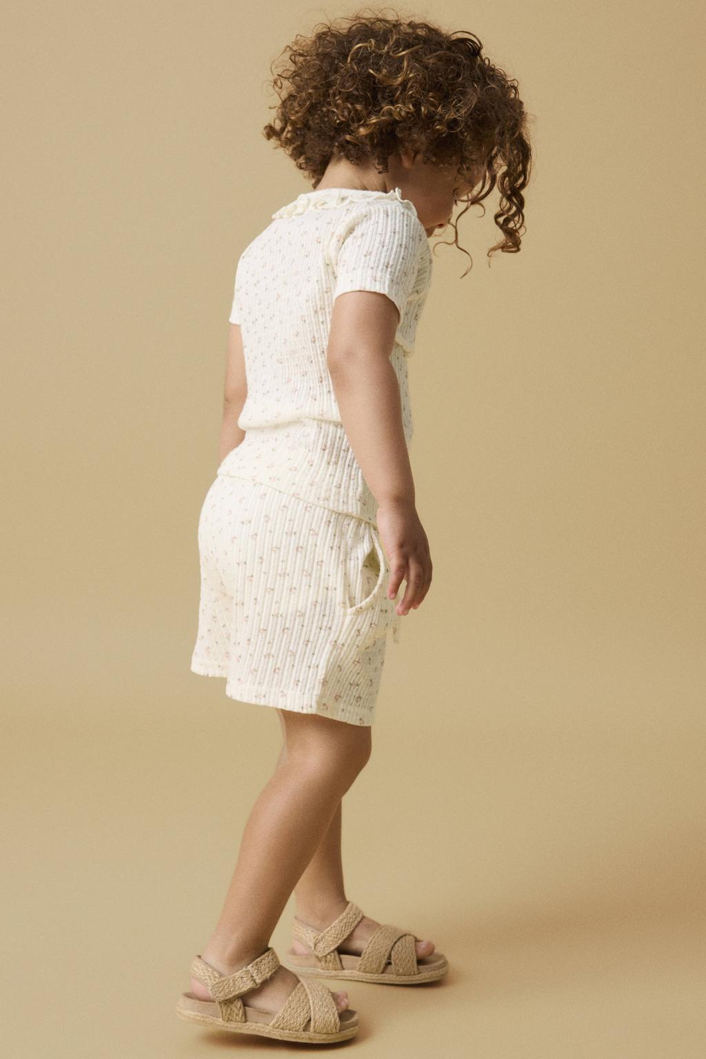 Ecru meisjes LIL' ATELIER MINI gebloemd T-shirt van katoen met korte mouwen, ronde hals en ruches