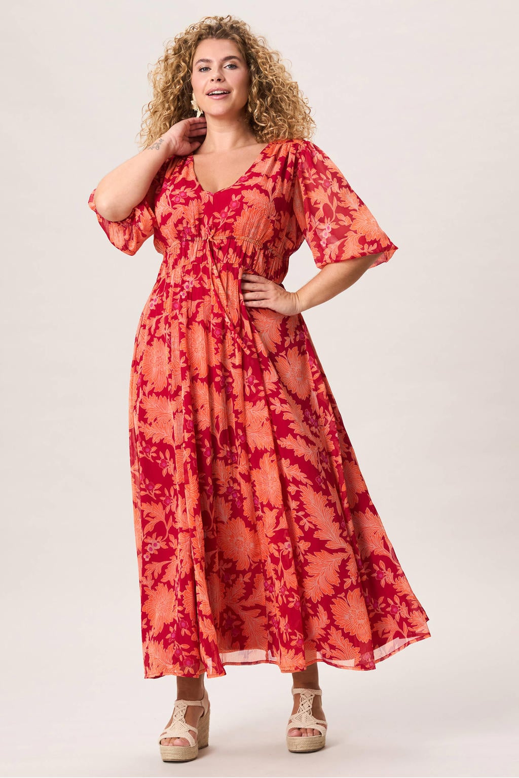 Rood en oranje dames Miss Etam Plus gebloemde avondjurk van polyester met half lange mouwen, elastische tailleband en mesh