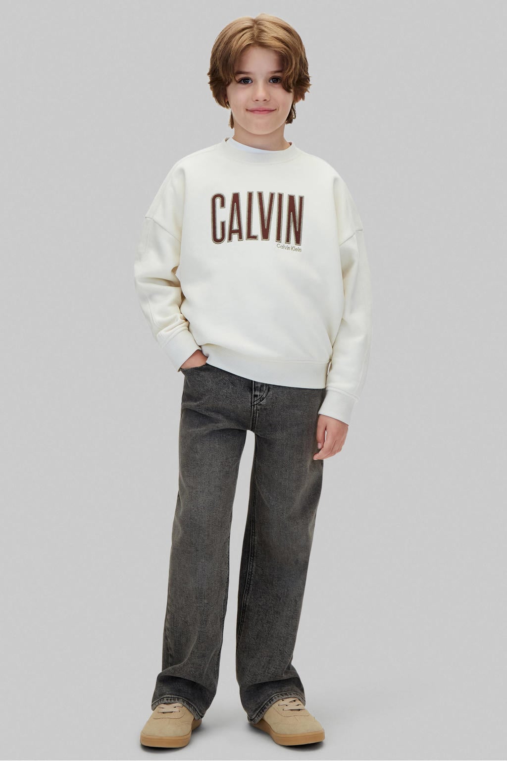 Lichtgrijze jongens Calvin Klein sweater met logo dessin, lange mouwen, ronde hals en borduursels