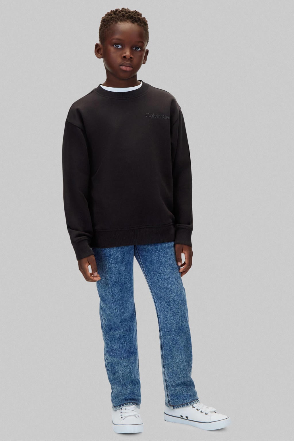 Zwarte jongens Calvin Klein sweater met backprint, lange mouwen, ronde hals en geribde boorden