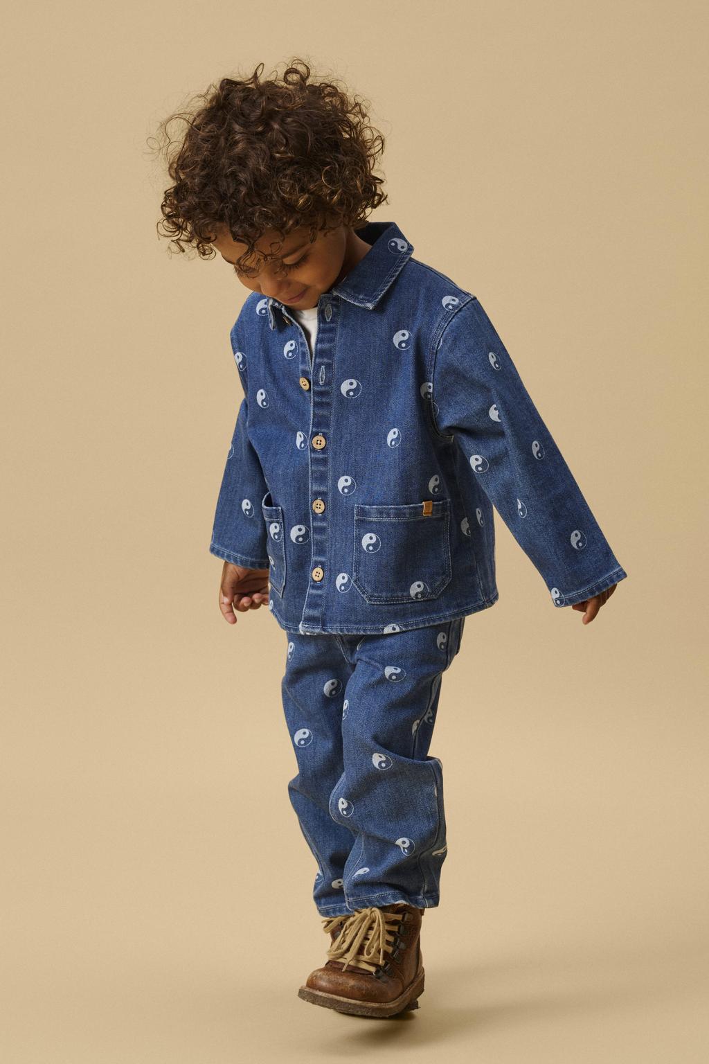 Dark blue denim jongens LIL' ATELIER MINI overshirt Dark blue van denim met lange mouwen, knoopsluiting en geweven detail