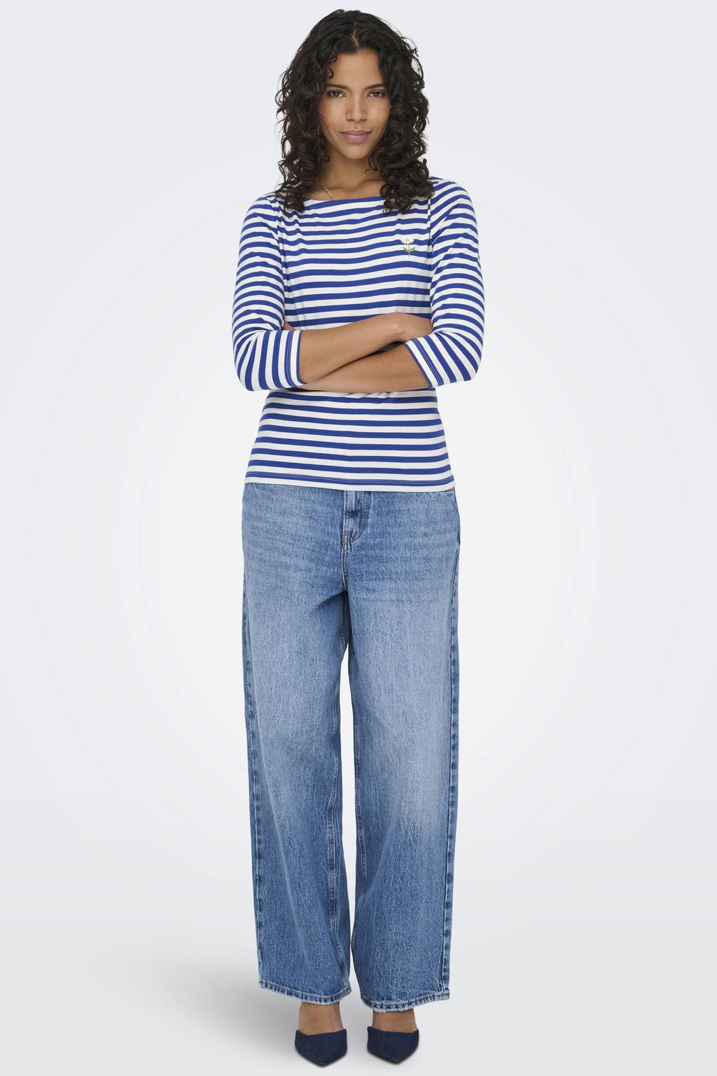 Wit en blauwe dames ONLY top met strepenprint, driekwart mouwen en ronde hals