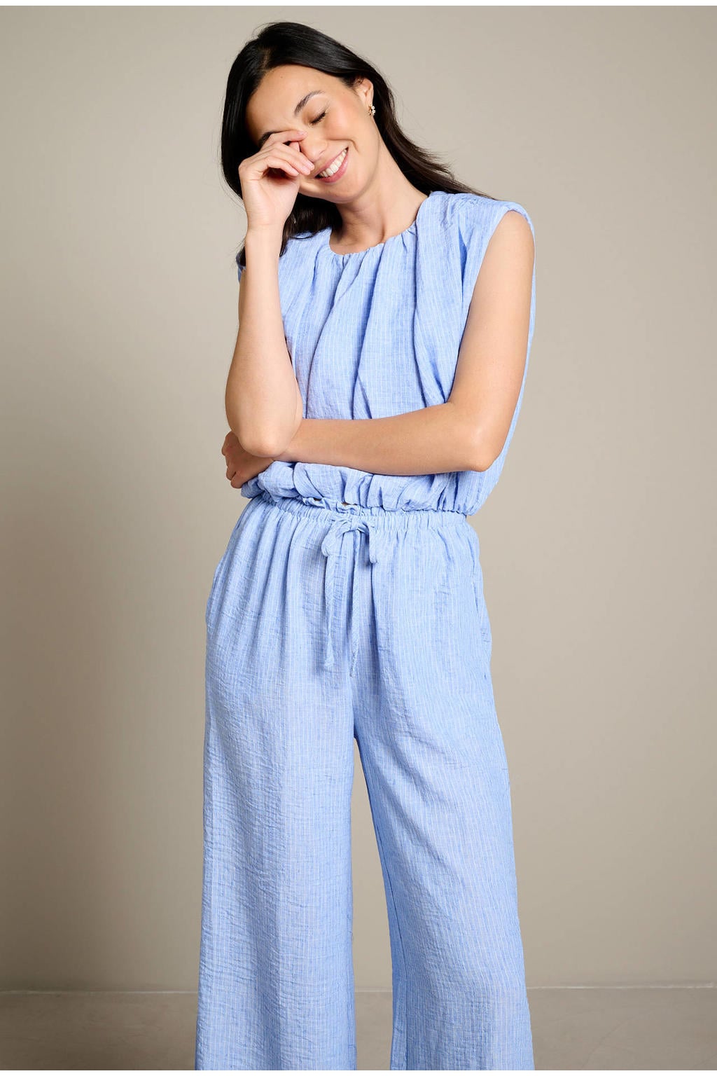 LOLALIZA cropped gestreepte top met plooien - lichtblauw