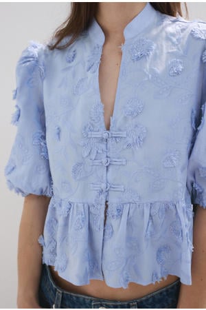 blouse met borduursels - lichtblauw