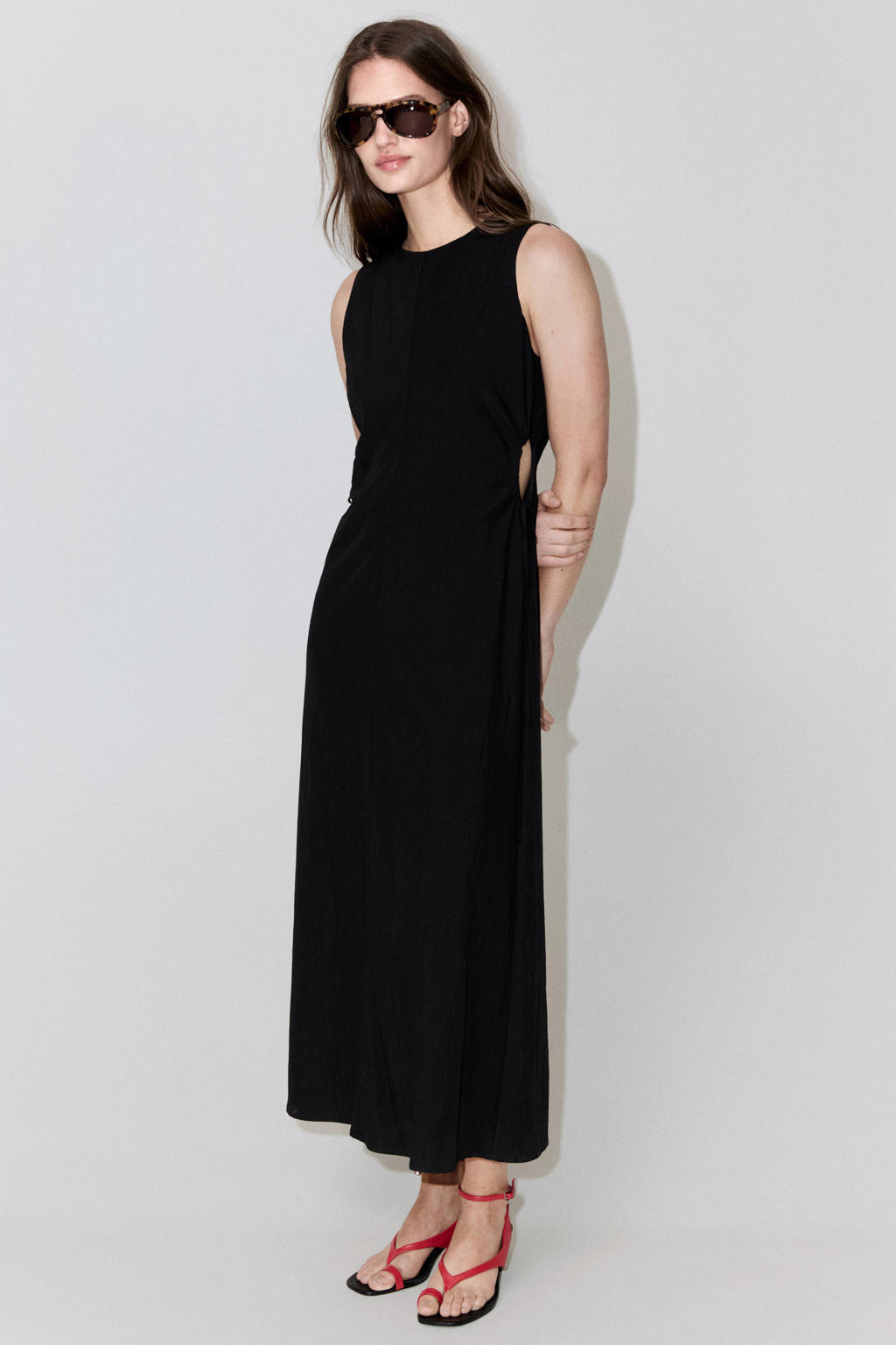 Zwarte dames Mango viscose midi zomerjurk met effen, ronde hals en open detail
