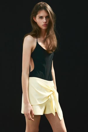 straight leg casual short - geel
