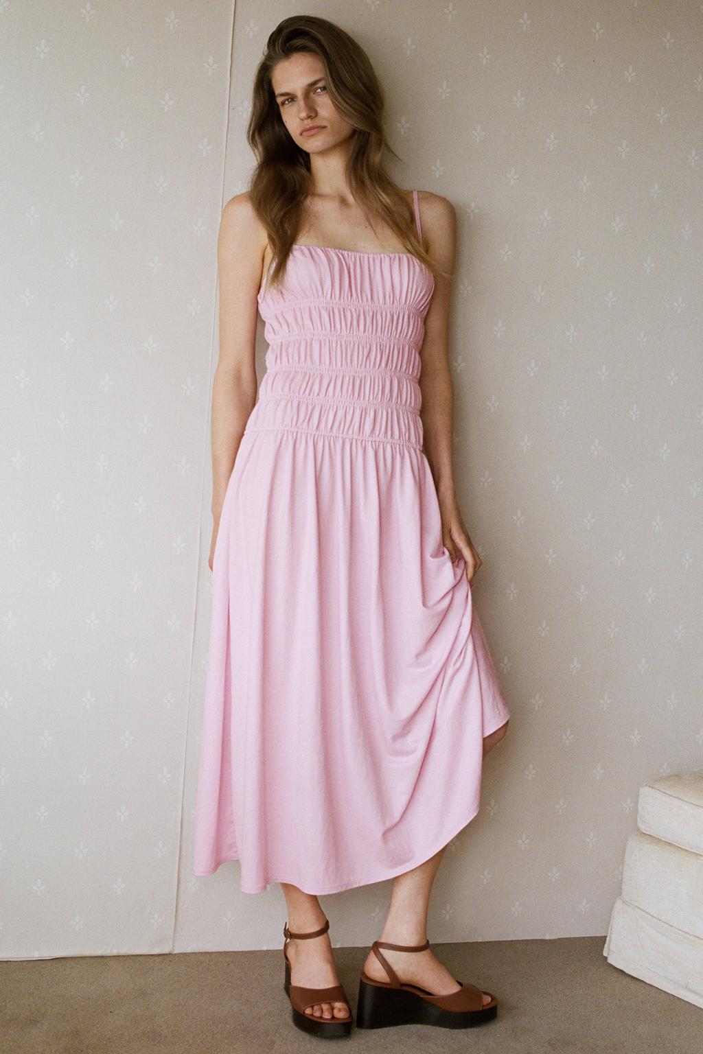 Lichtroze dames Mango midi zomerjurk van viscose met effen, spaghettibandjes en vierkante hals