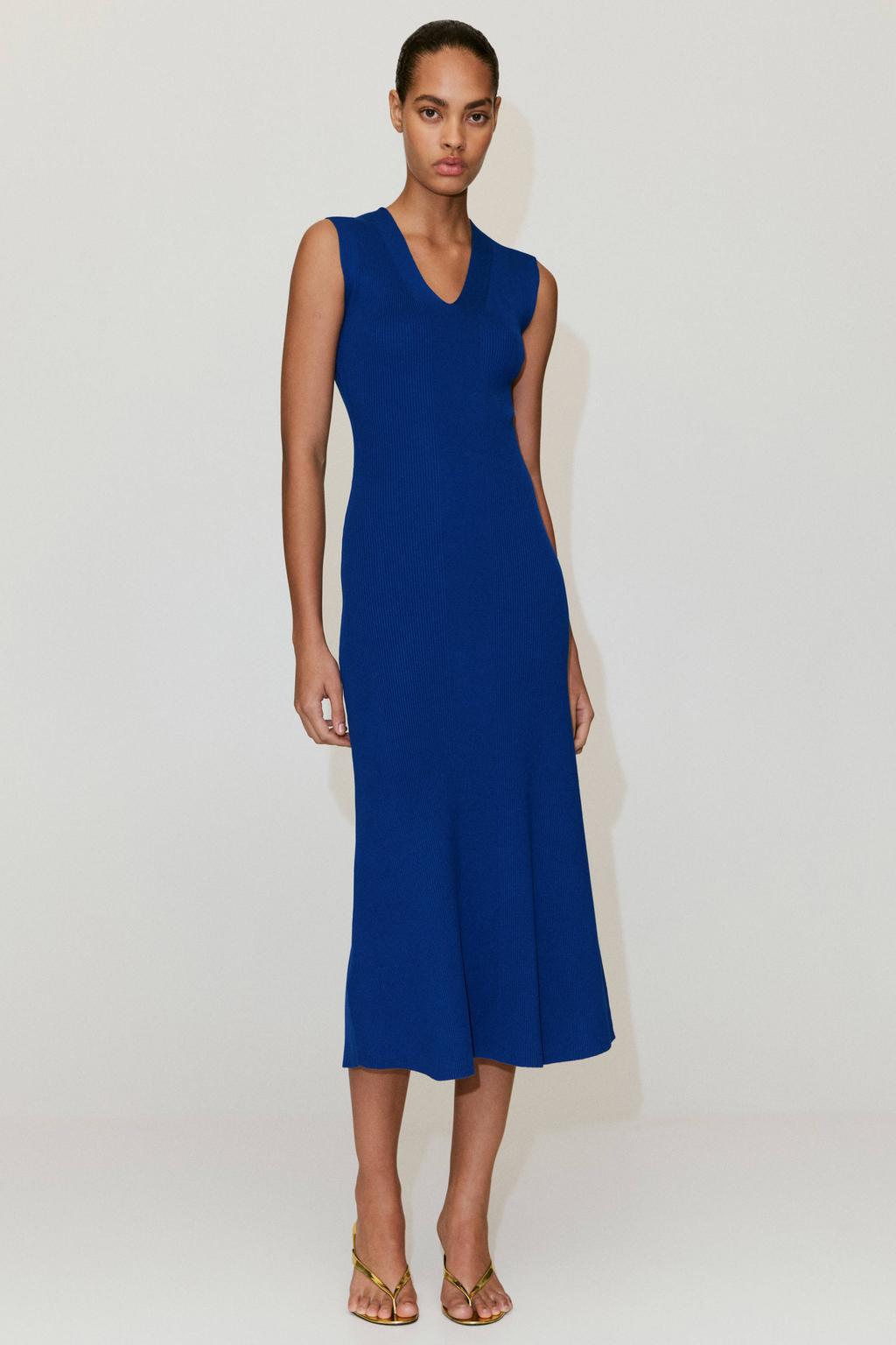 Blauwe dames Mango midi jurk van viscose met effen en V-hals