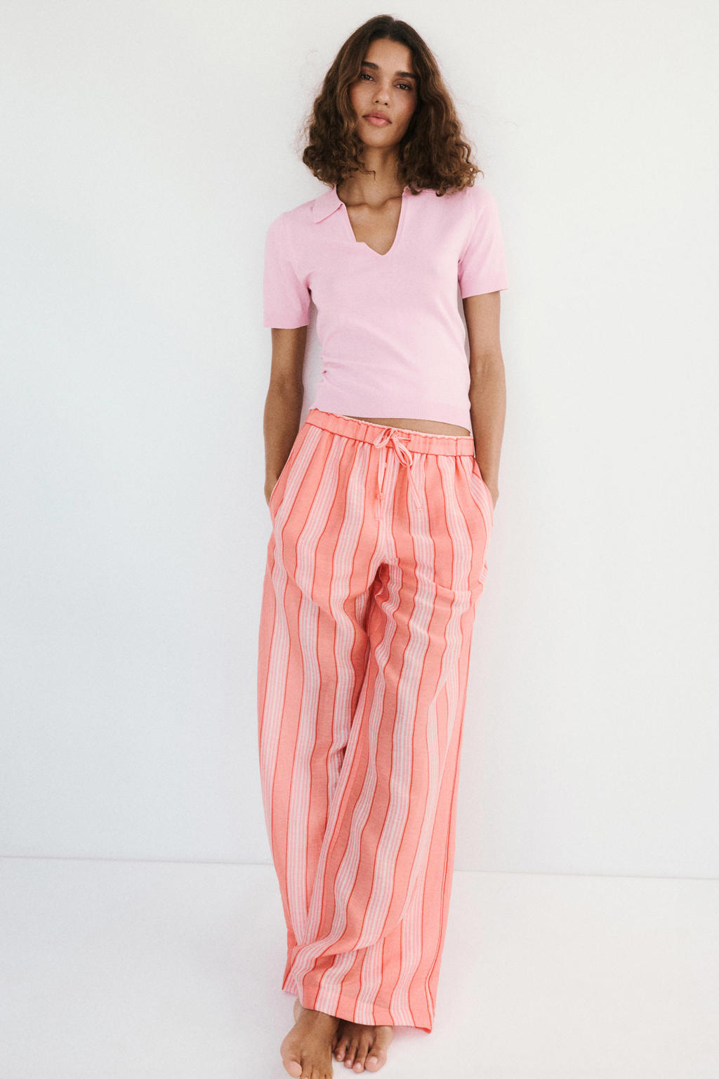 Lichtroze dames Mango top van viscose met effen, korte mouwen en polo kraag