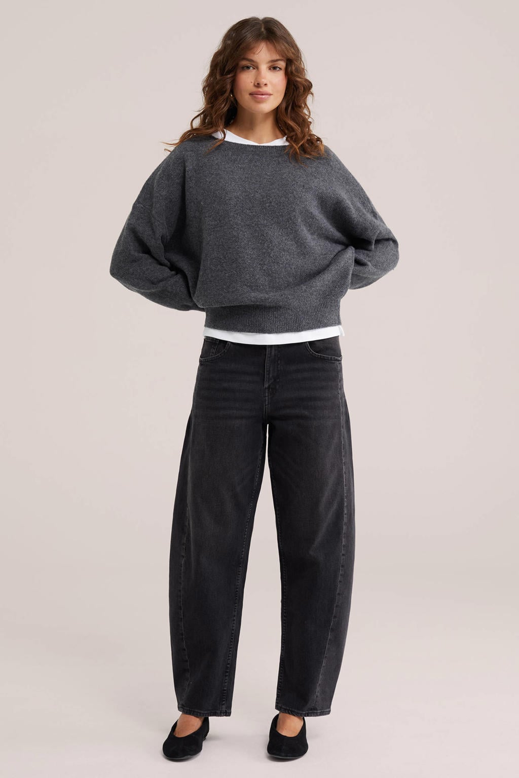 Black denim dames WE Fashion Blue Ridge barrel jeans van denim met low waist, rits- en knoopsluiting en effen