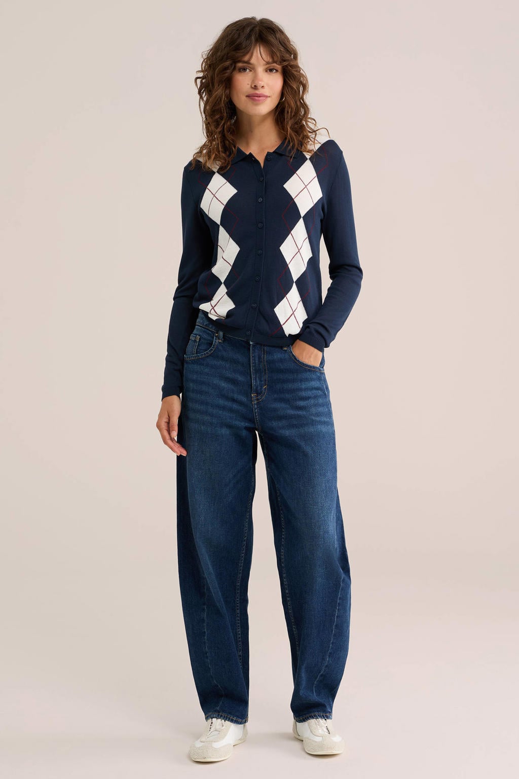 Dark blue denim dames WE Fashion Blue Ridge low waist barrel jeans van denim met rits- en knoopsluiting en effen