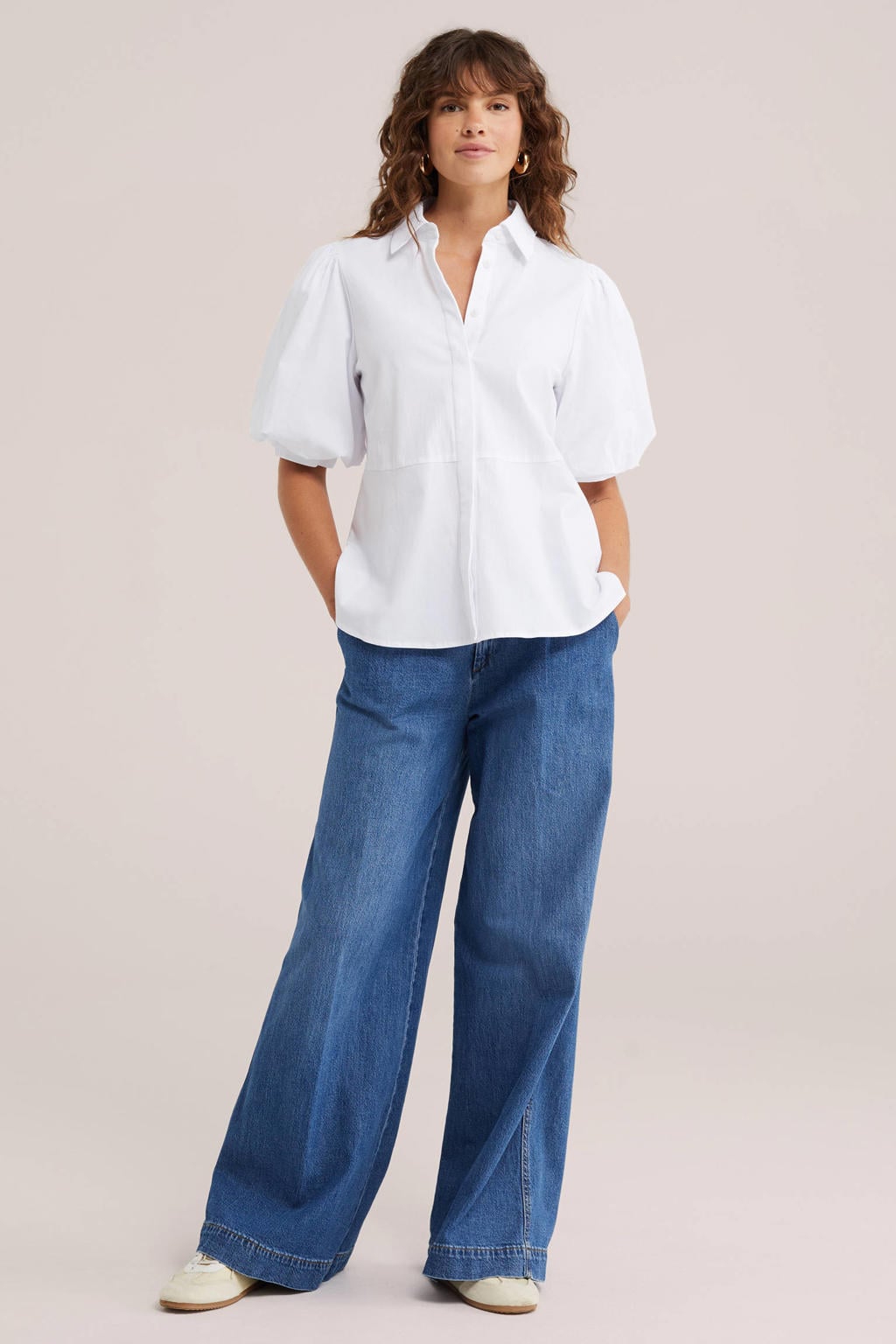 Medium blue denim dames WE Fashion wide leg jeans middelblauw van denim met rits- en knoopsluiting en effen