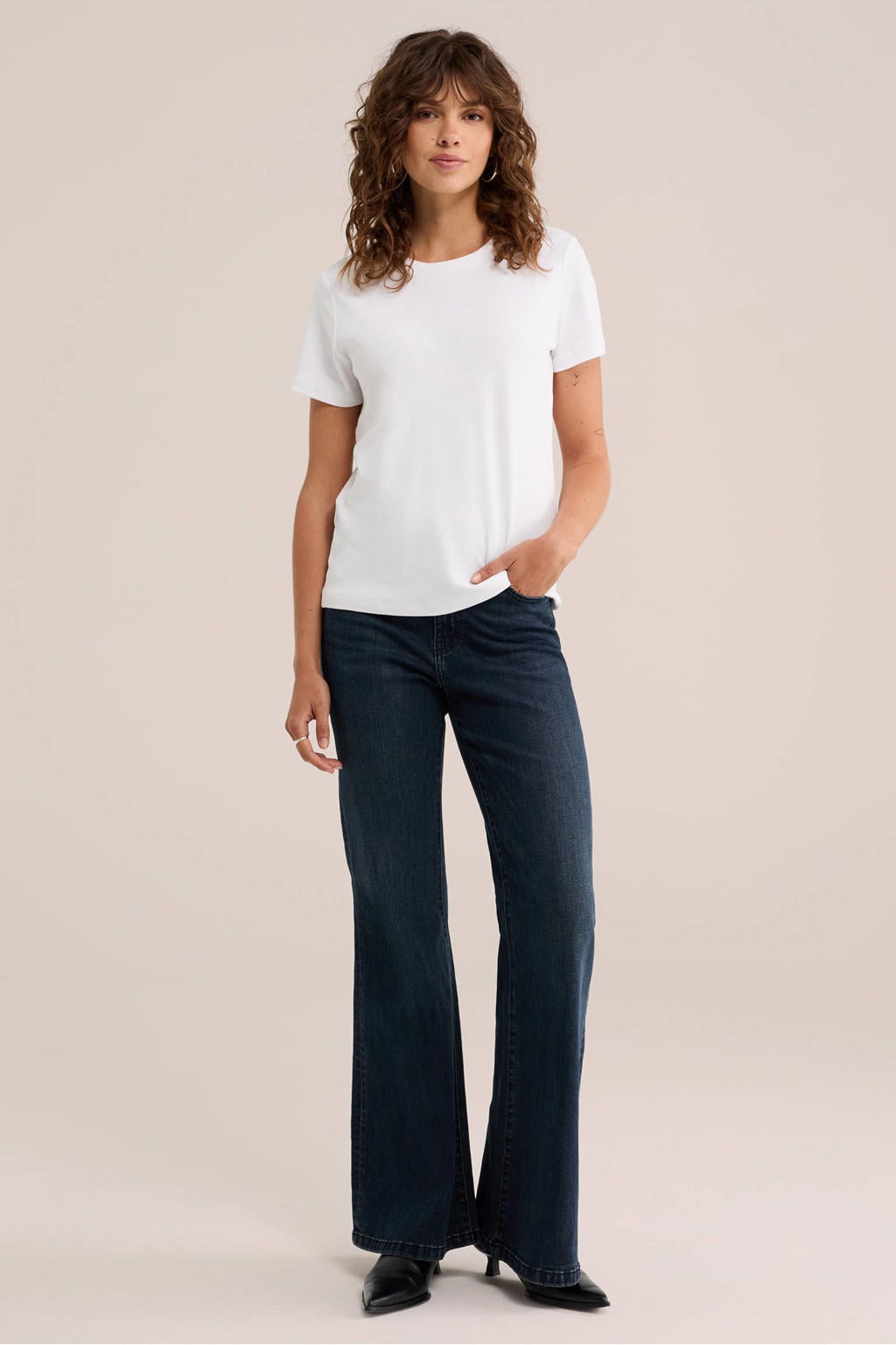 Dark blue denim dames WE Fashion high waist flared jeans van denim met rits- en knoopsluiting en effen