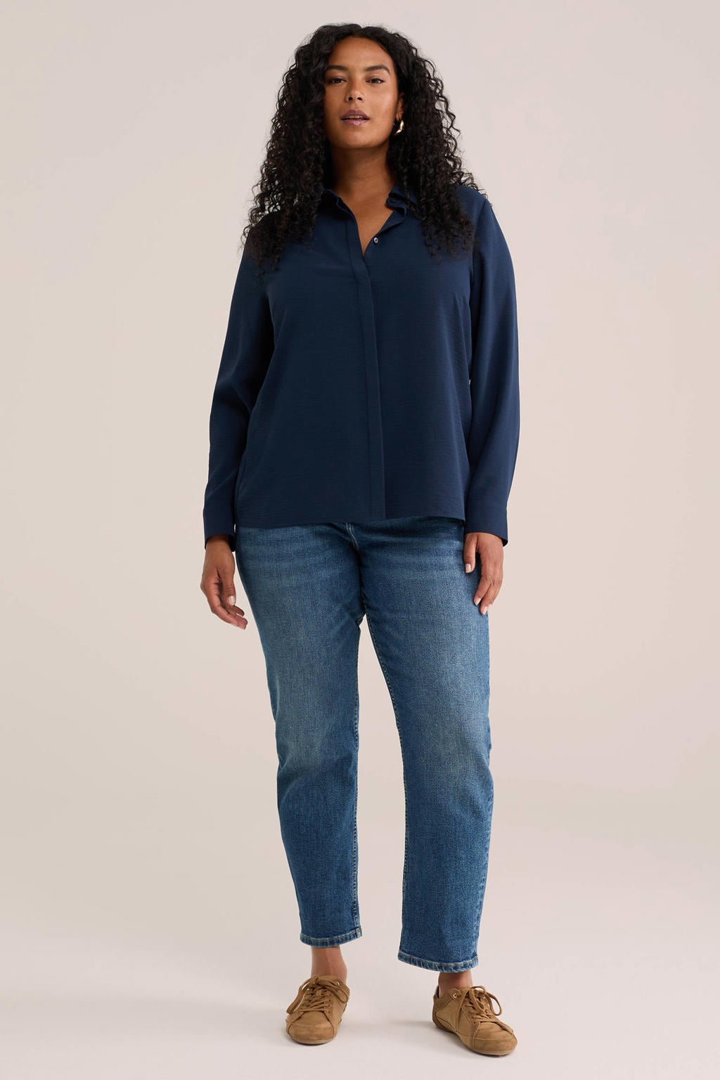 Dark blue denim dames WE Fashion boyfriend jeans van denim met regular waist, rits- en knoopsluiting en effen