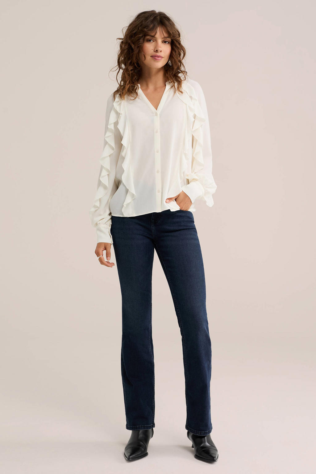 Dark blue denim dames WE Fashion flared jeans van denim met regular waist, rits- en knoopsluiting en effen