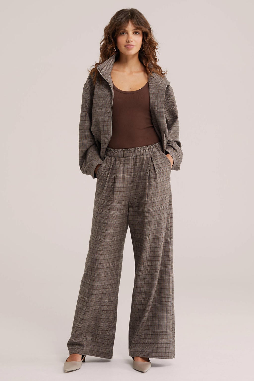 Bruine dames WE Fashion wide leg geruite broek