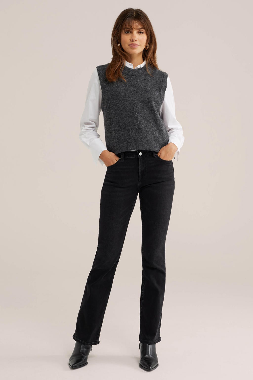 Black denim dames WE Fashion regular waist bootcut jeans van denim met rits- en knoopsluiting en effen