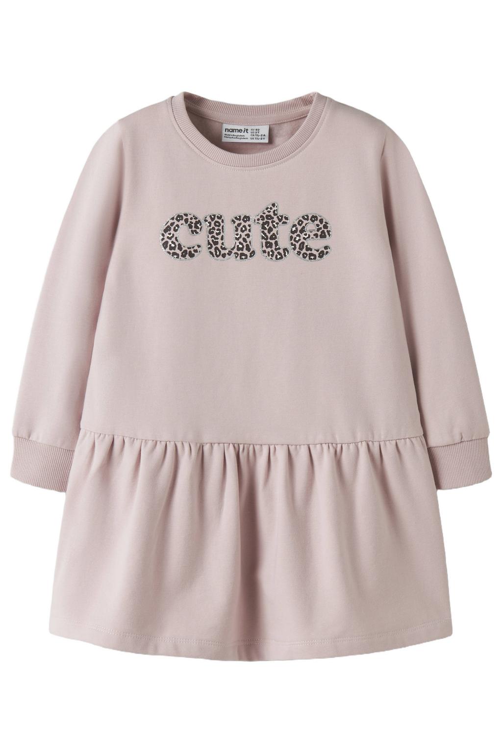 Lichtroze meisjes NAME IT MINI midi sweatjurk met tekst met lange mouwen, ronde hals en volant