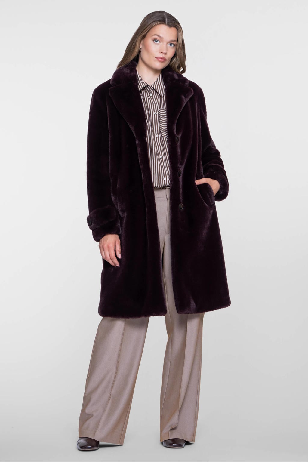 Donkerrode dames Geisha imitatie faux fur jas van polyester met effen, lange mouwen en reverskraag