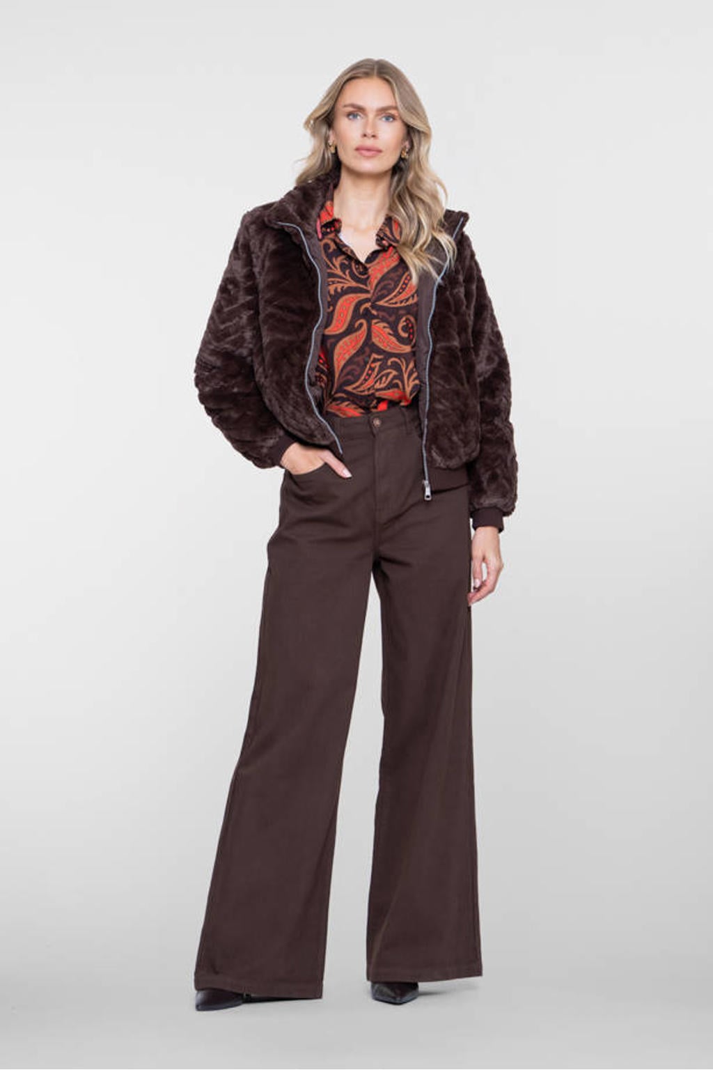 Bruine dames Geisha imitatiebont faux fur jas met effen, lange mouwen en opstaande kraag