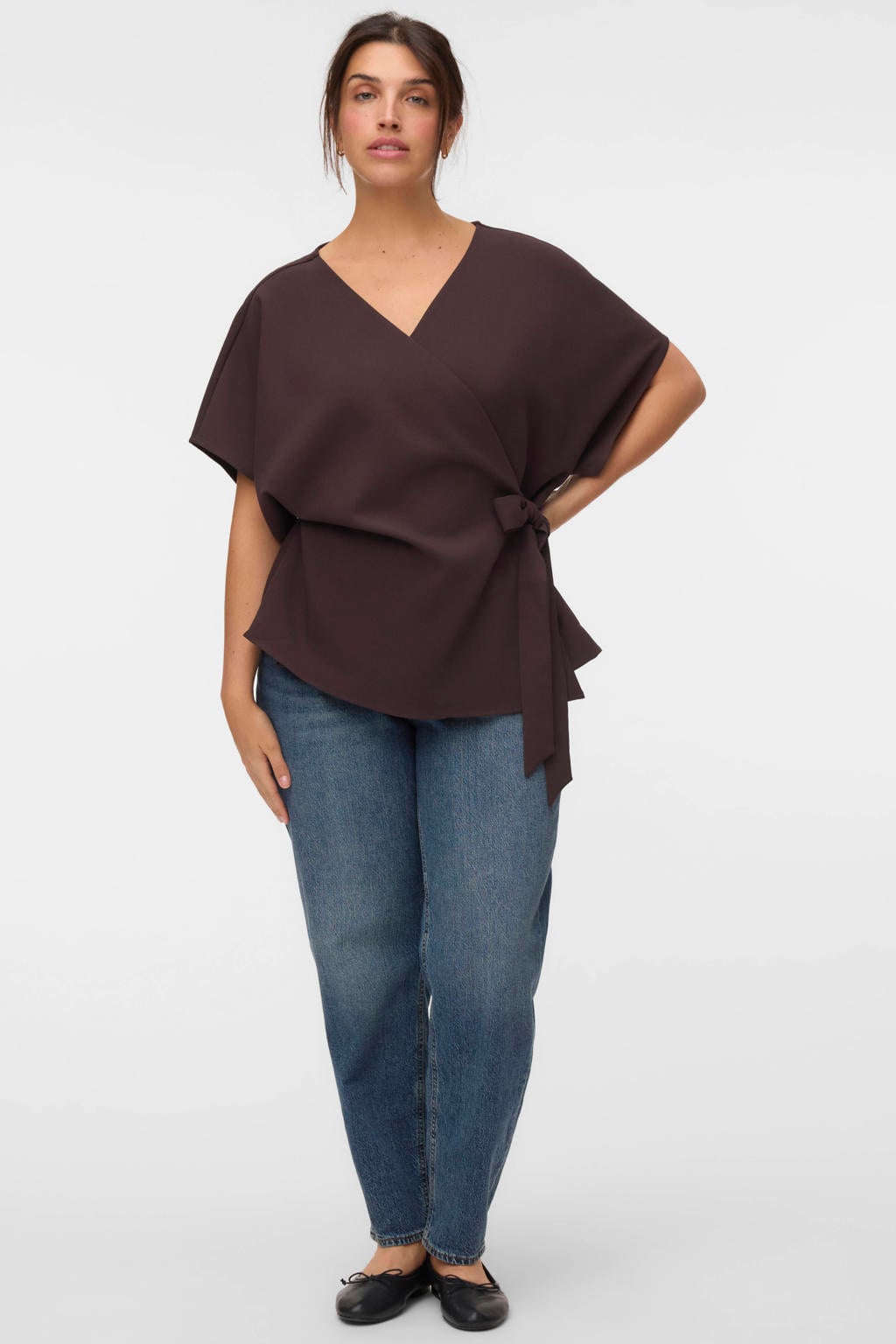 Bruine dames VERO MODA CURVE overslagtop Plus Size van polyester met effen, korte mouwen en geweven detail