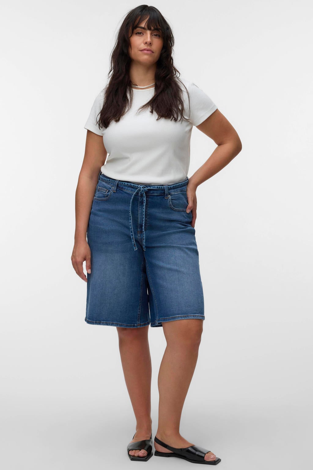 Medium blue denim dames VERO MODA CURVE straight fit korte broek Plus Size mediumblauw van katoen met effen
