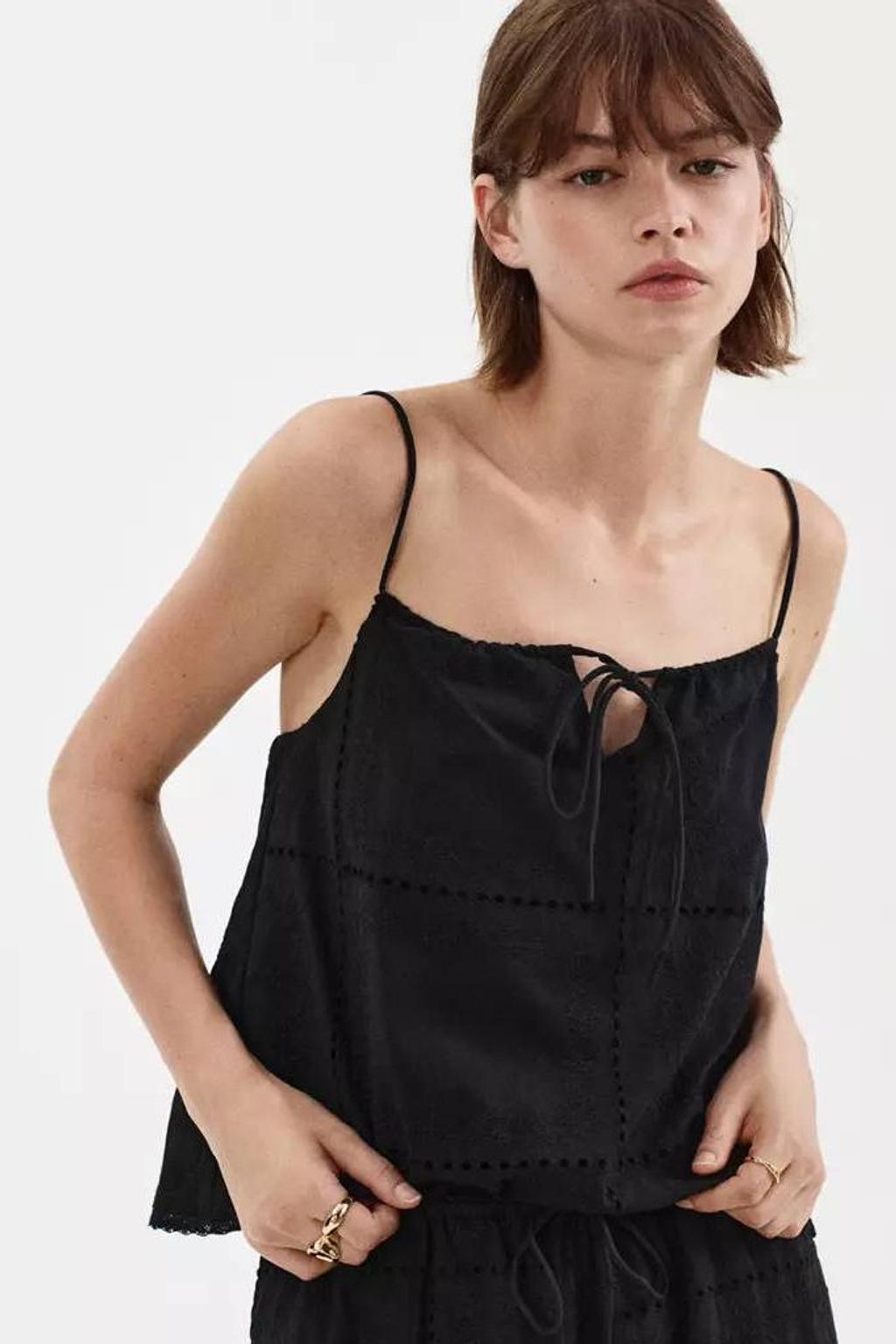 Zwarte dames Mango broderie top met effen, spaghettibandjes en V-hals